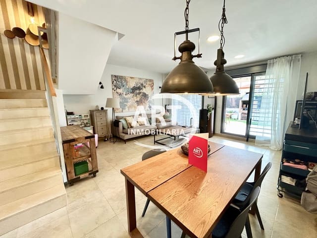 3 soveværelse Semi-Rækkehus til salg i San Antonio de Benagéber med swimmingpool - € 395.000 (Ref: 9614707)