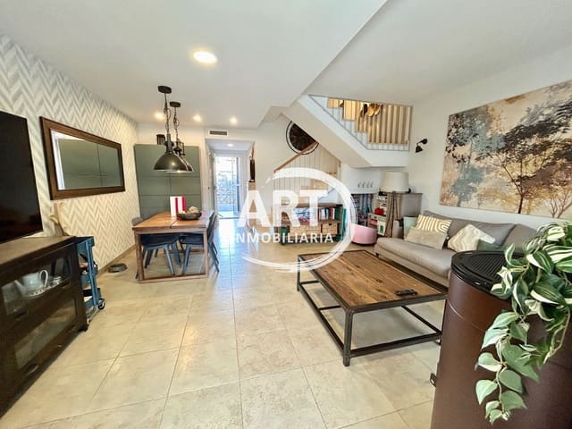 3 soveværelse Semi-Rækkehus til salg i San Antonio de Benagéber med swimmingpool - € 395.000 (Ref: 9614707)