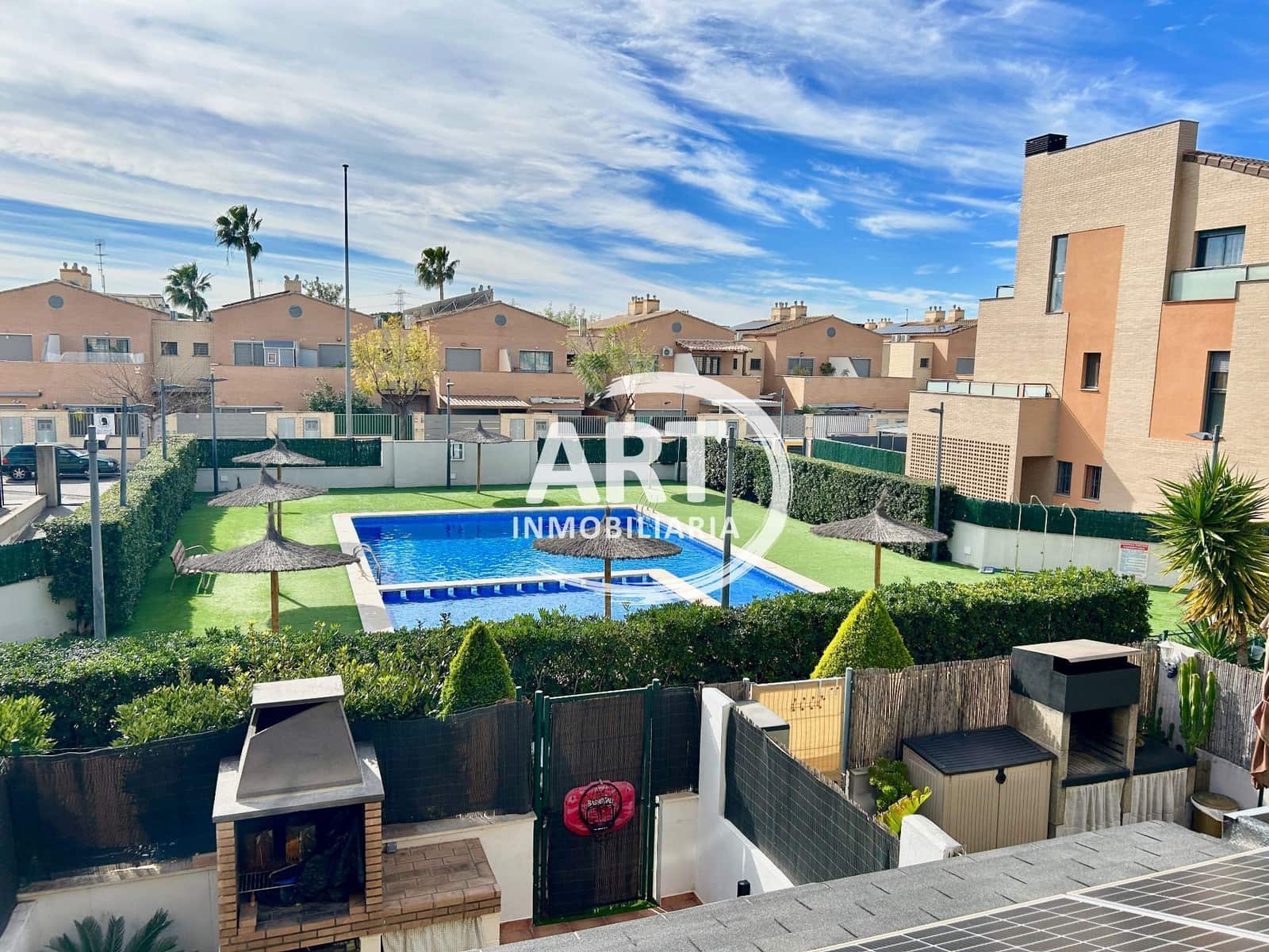 3 soveværelse Semi-Rækkehus til salg i San Antonio de Benageber med swimmingpool - € 395.000 (Ref: 9614707)