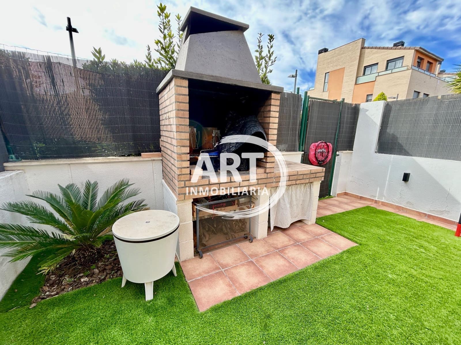 3 soveværelse Semi-Rækkehus til salg i San Antonio de Benageber med swimmingpool - € 395.000 (Ref: 9614707)