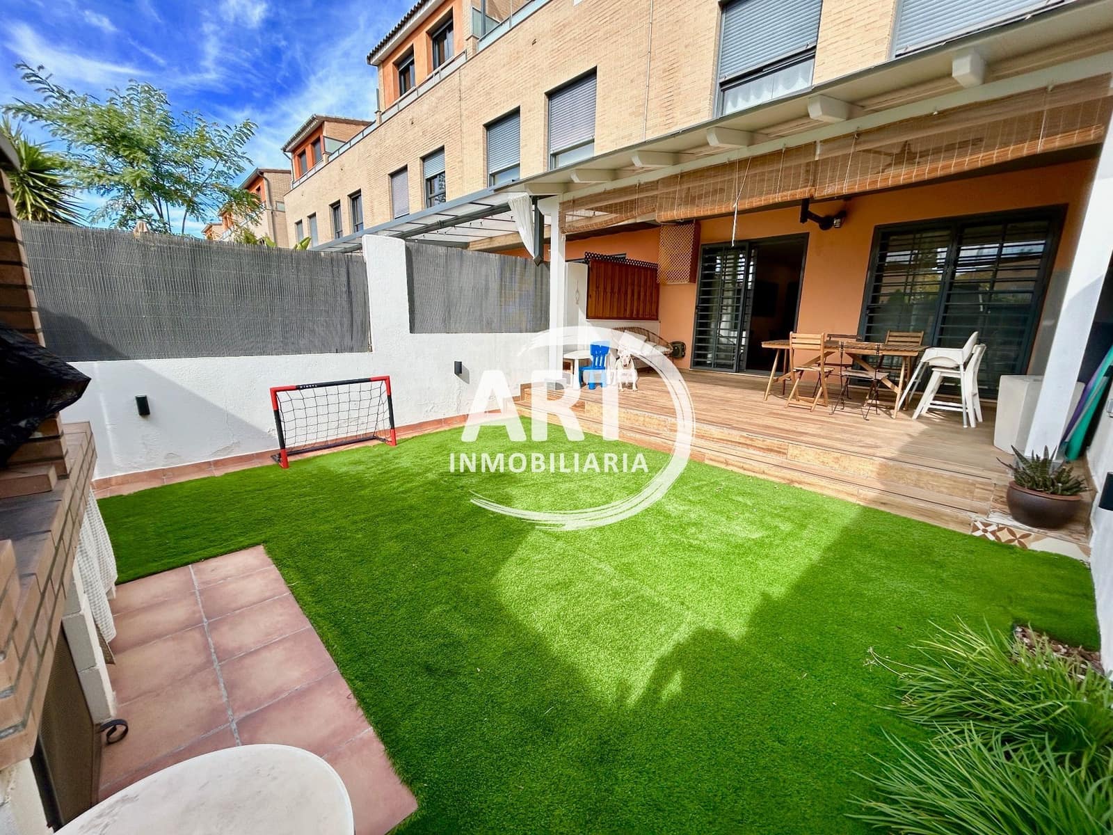 3 soveværelse Semi-Rækkehus til salg i San Antonio de Benageber med swimmingpool - € 395.000 (Ref: 9614707)