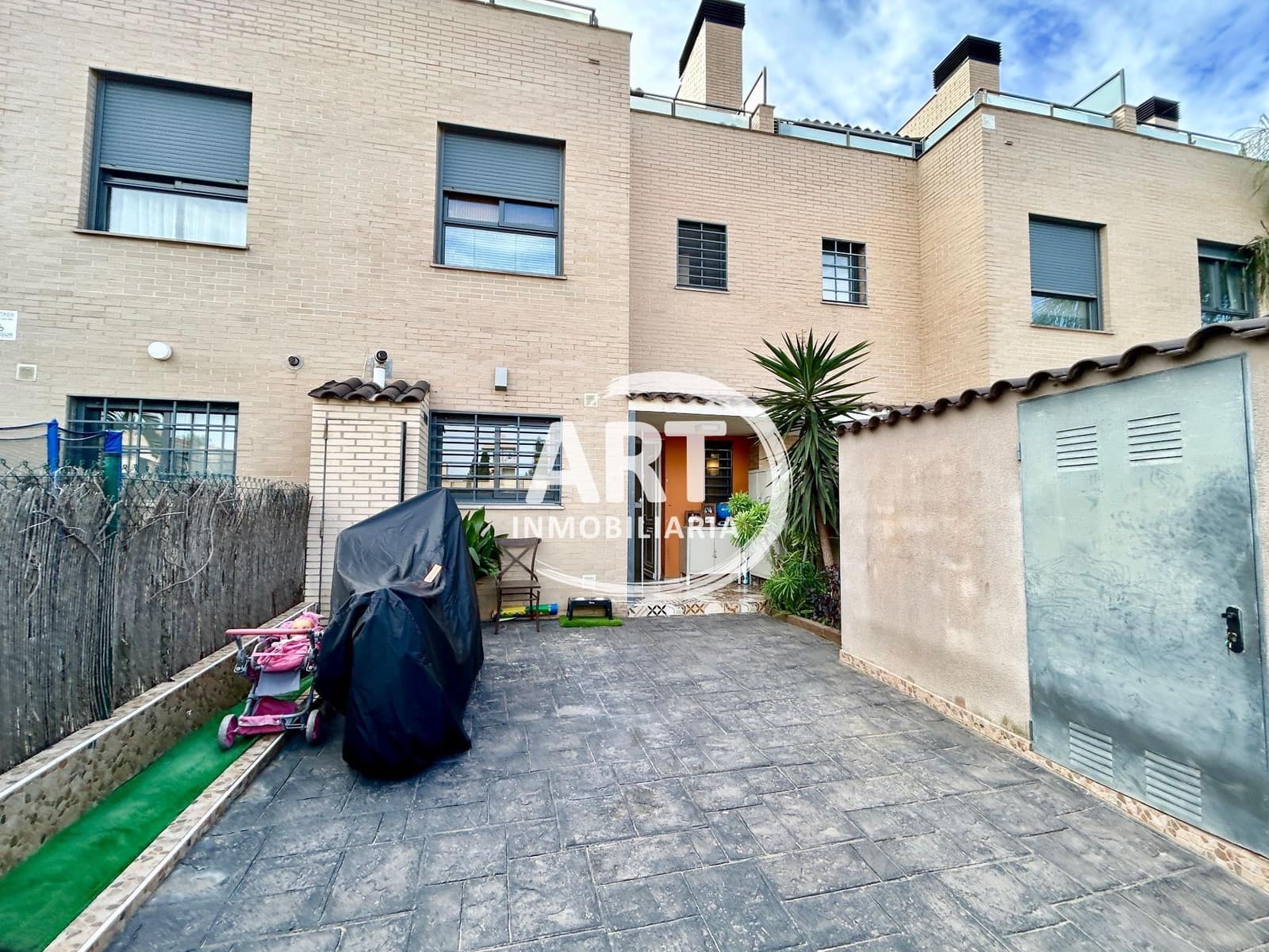 3 soveværelse Semi-Rækkehus til salg i San Antonio de Benageber med swimmingpool - € 395.000 (Ref: 9614707)