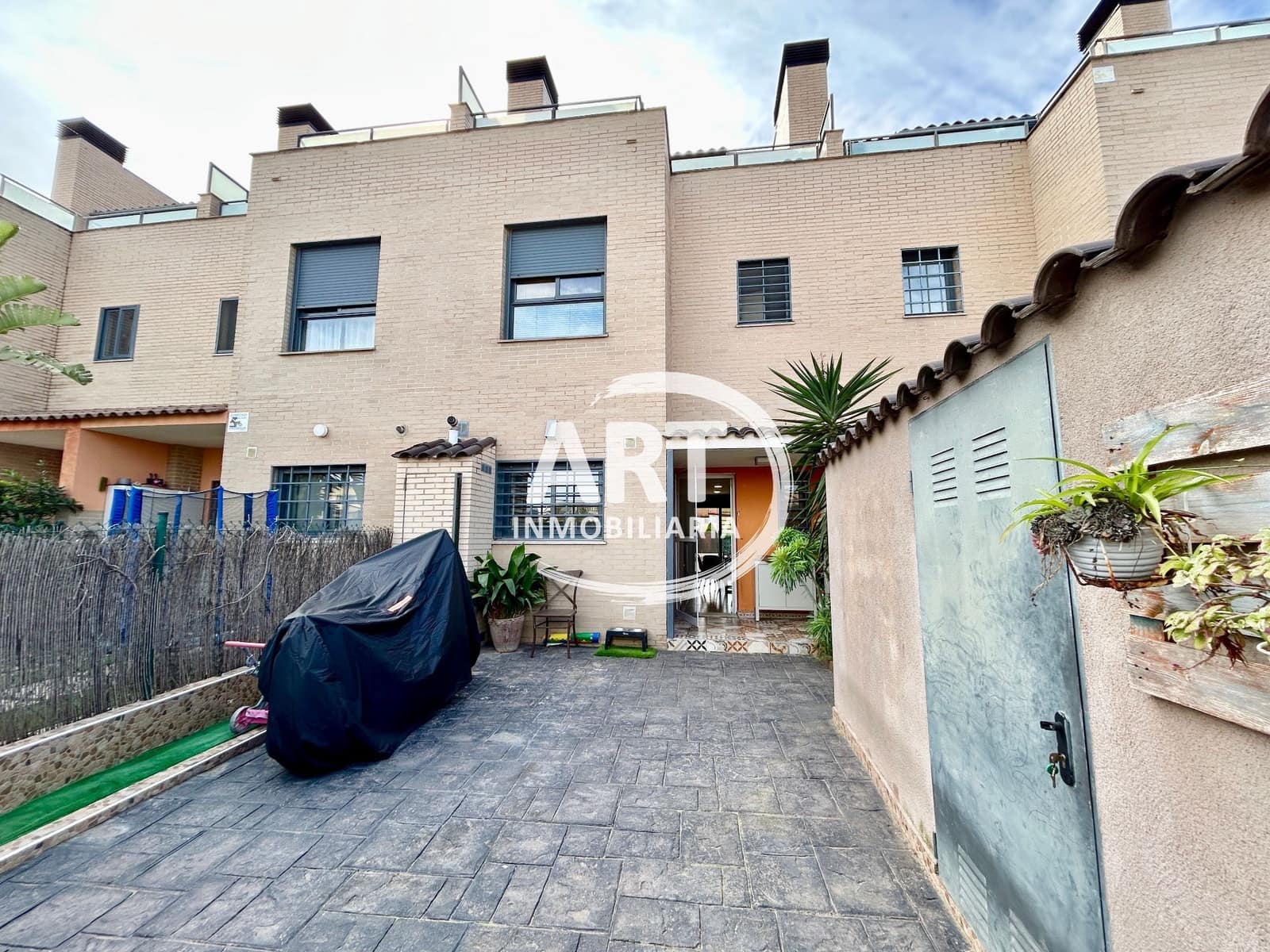 3 soveværelse Semi-Rækkehus til salg i San Antonio de Benageber med swimmingpool - € 395.000 (Ref: 9614707)