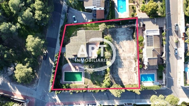 4 makuuhuone Huvila myytävänä paikassa L'Eliana mukana uima-altaan 
autotalli - 960 000 € (Ref: 9633832)