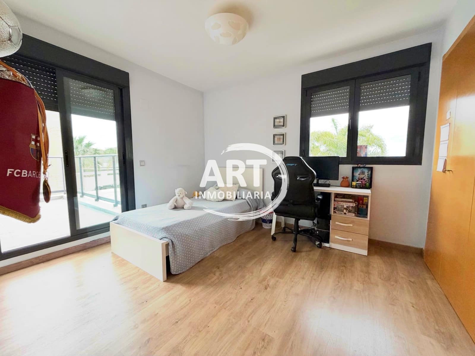 4 Zimmer Villa zu verkaufen in San Antonio de Benageber mit Pool Garage - 750.000 € (Ref: 9651223)