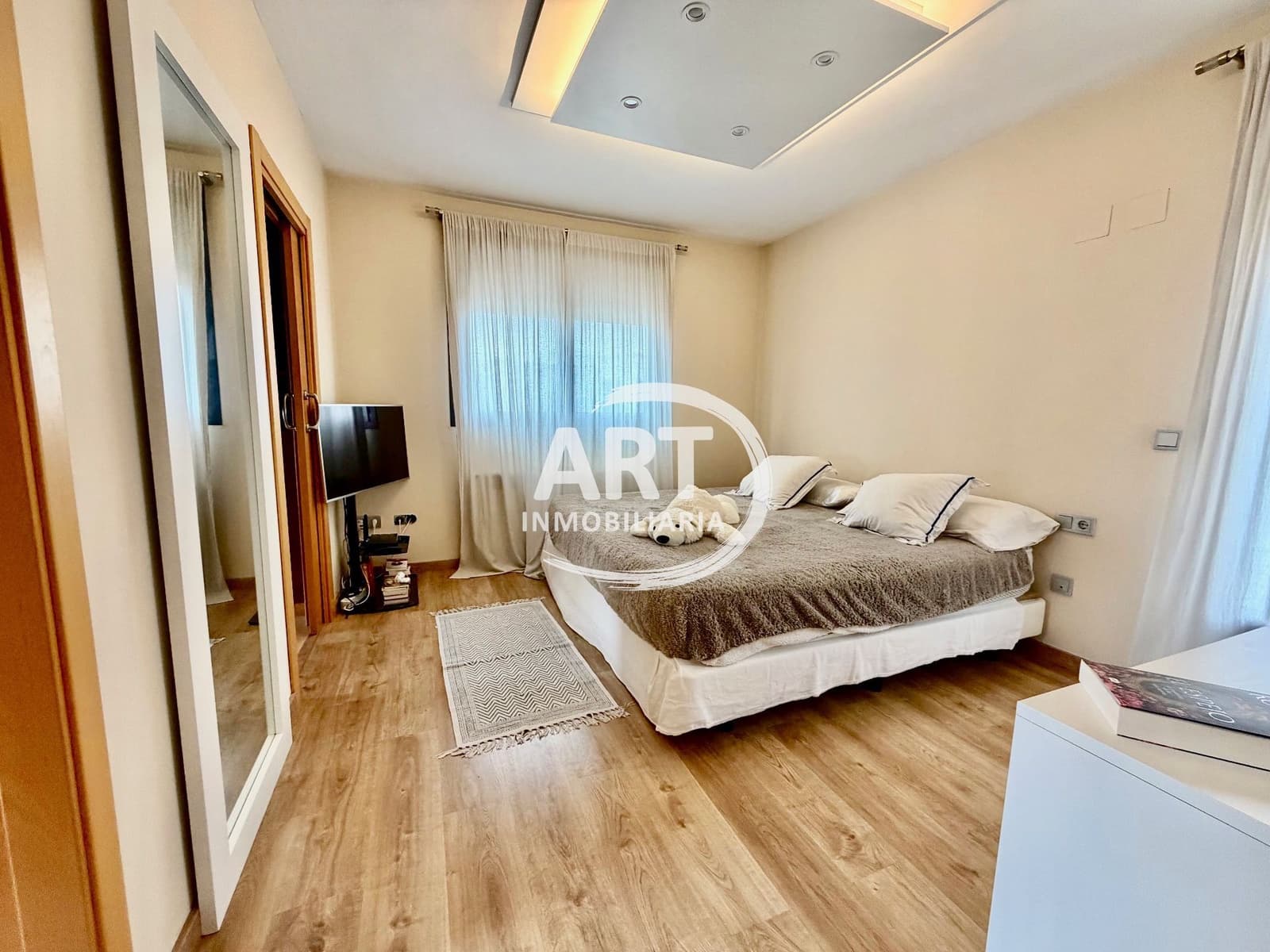 4 Zimmer Villa zu verkaufen in San Antonio de Benageber mit Pool Garage - 750.000 € (Ref: 9651223)