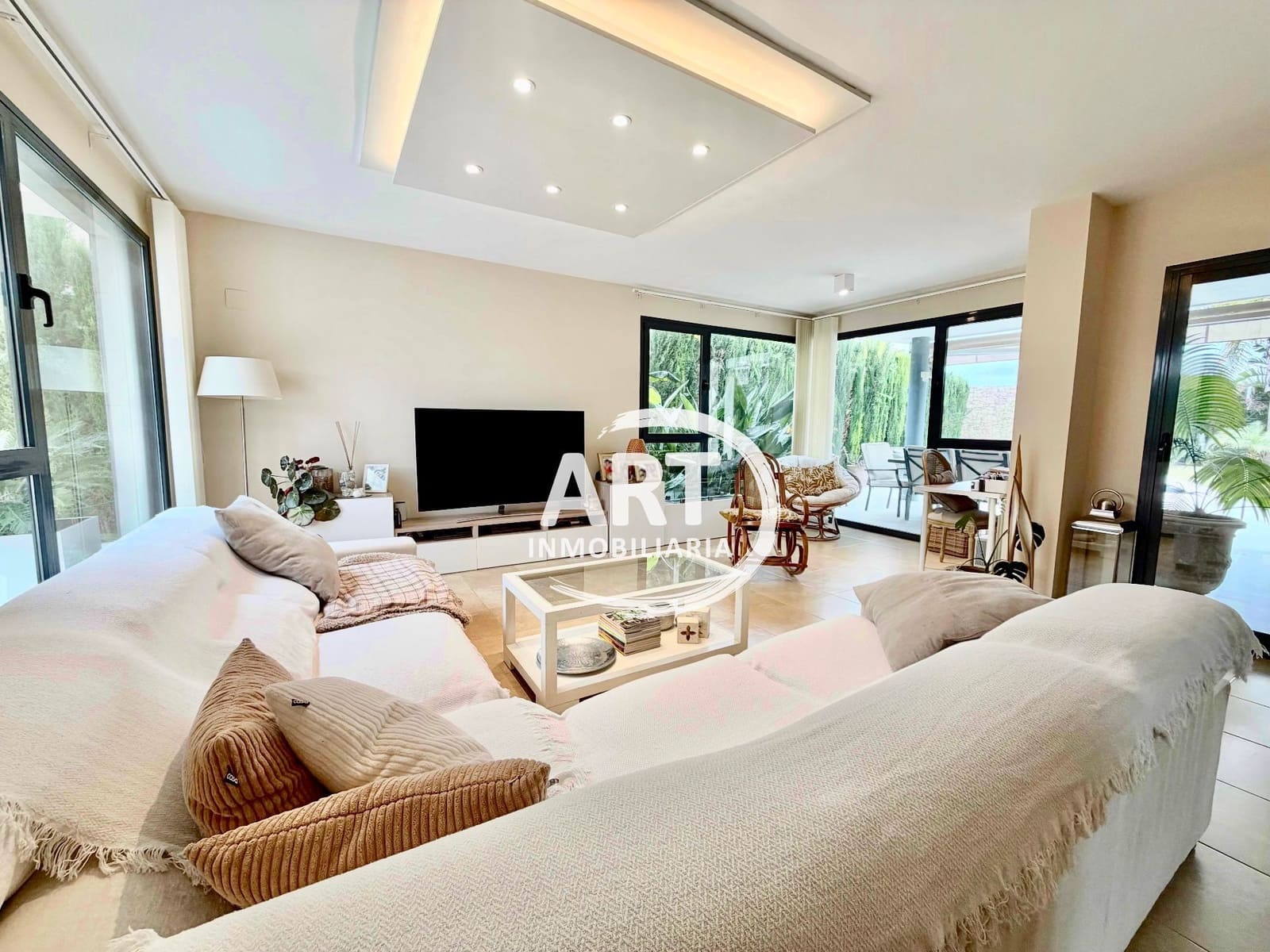 4 Zimmer Villa zu verkaufen in San Antonio de Benageber mit Pool Garage - 750.000 € (Ref: 9651223)