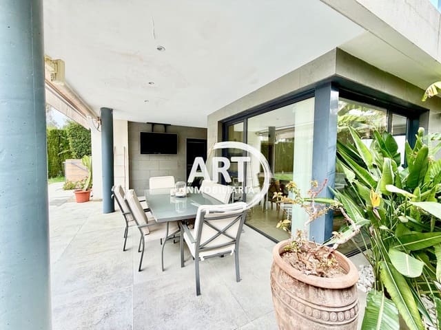 4 Zimmer Villa zu verkaufen in San Antonio de Benagéber mit Pool Garage - 750.000 € (Ref: 9651223)