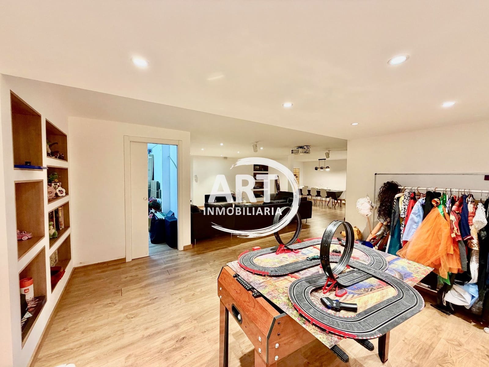 4 Zimmer Villa zu verkaufen in San Antonio de Benageber mit Pool Garage - 750.000 € (Ref: 9651223)