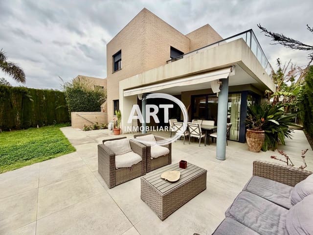 4 Zimmer Villa zu verkaufen in San Antonio de Benagéber mit Pool Garage - 750.000 € (Ref: 9651223)