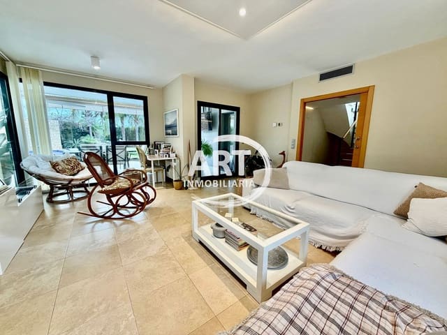 4 Zimmer Villa zu verkaufen in San Antonio de Benagéber mit Pool Garage - 750.000 € (Ref: 9651223)