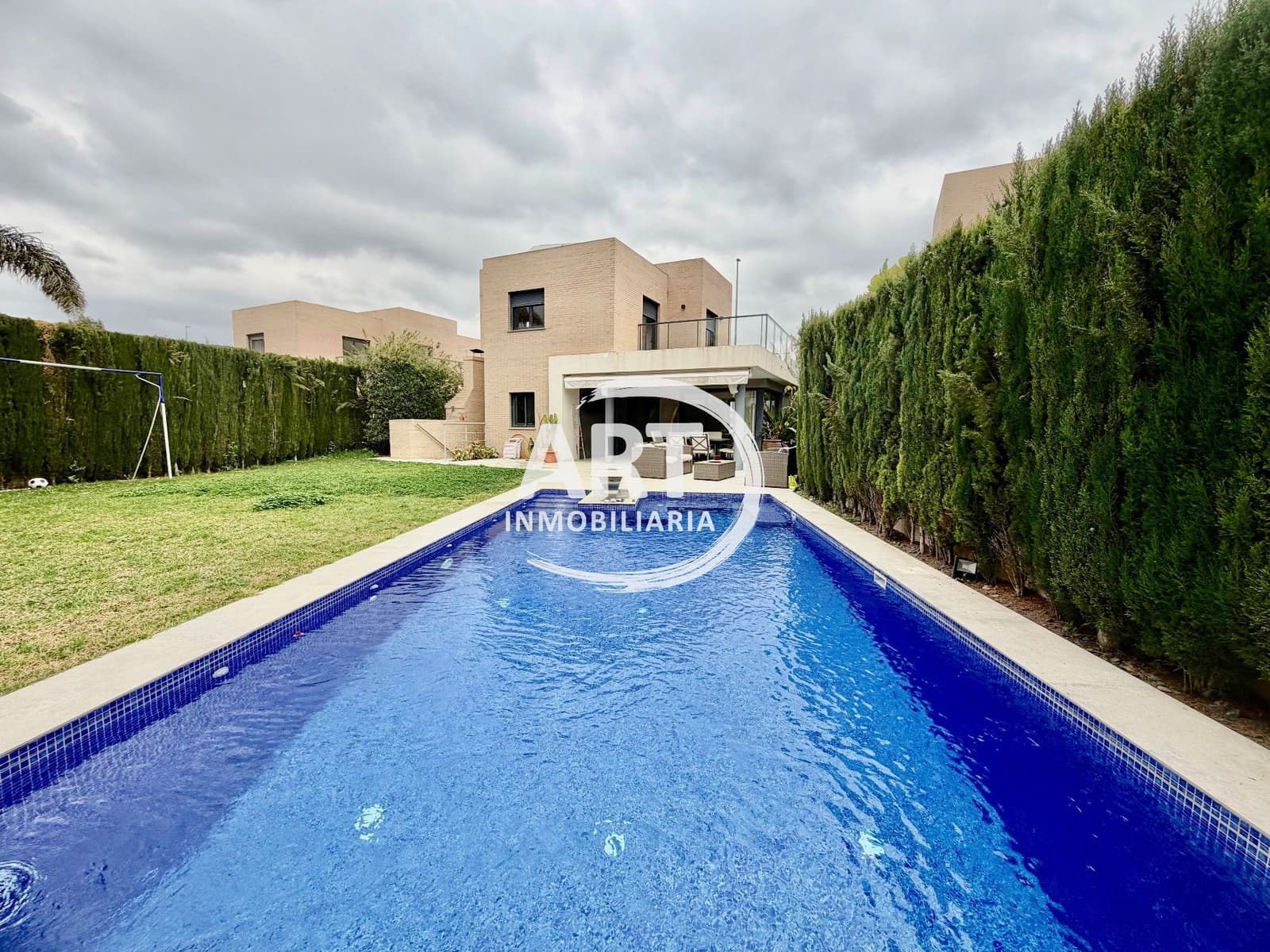 4 Zimmer Villa zu verkaufen in San Antonio de Benageber mit Pool Garage - 750.000 € (Ref: 9651223)