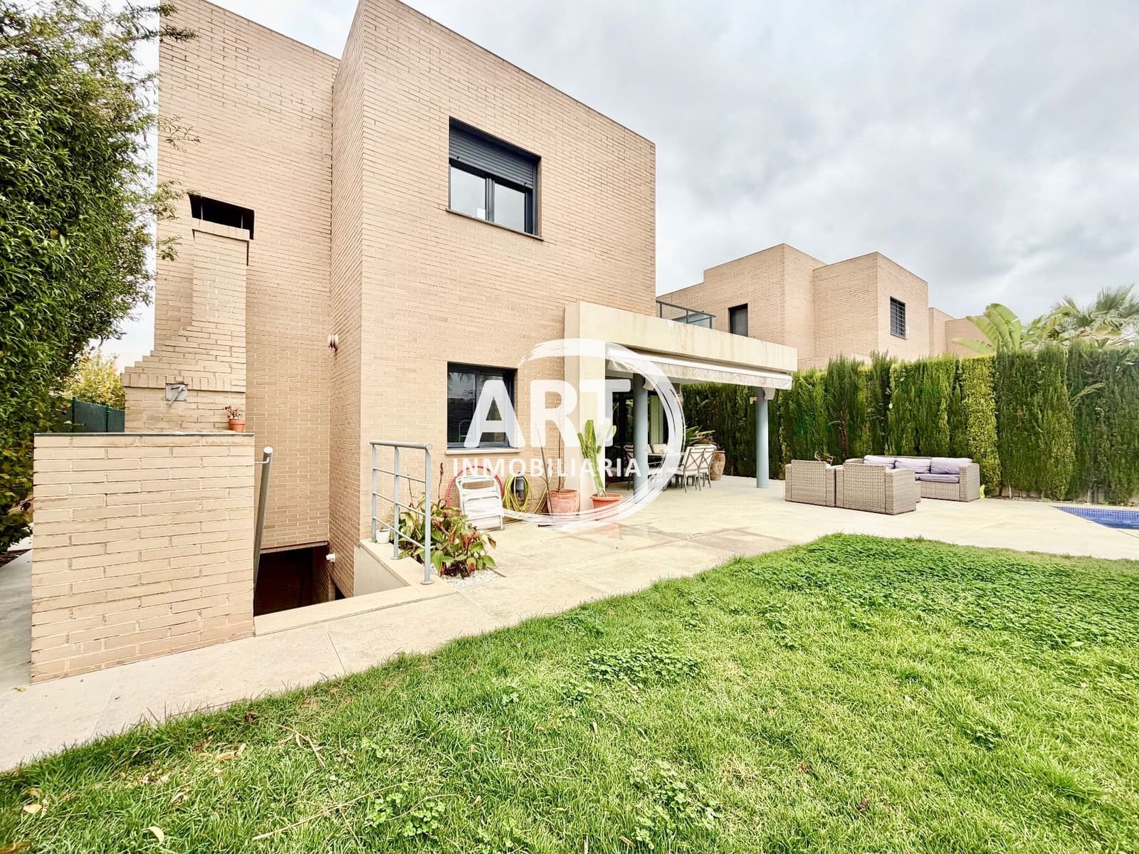 4 Zimmer Villa zu verkaufen in San Antonio de Benageber mit Pool Garage - 750.000 € (Ref: 9651223)