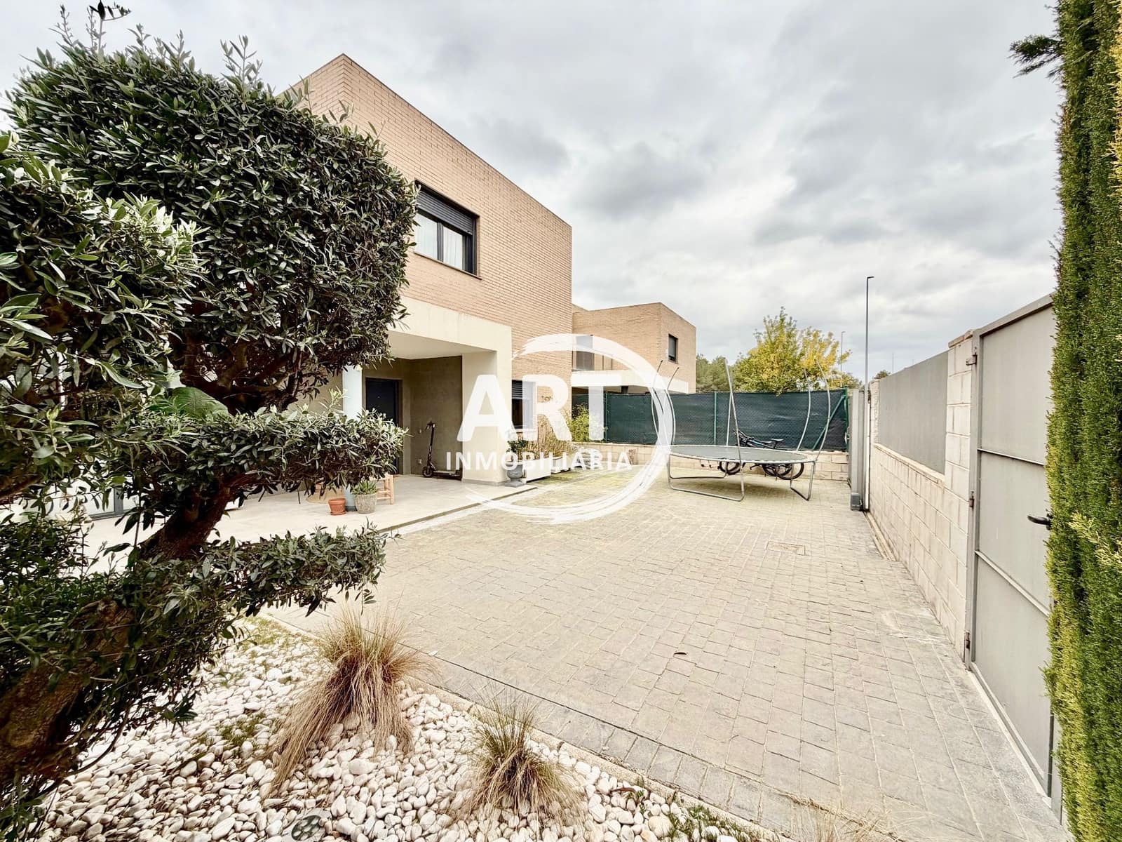 4 Zimmer Villa zu verkaufen in San Antonio de Benageber mit Pool Garage - 750.000 € (Ref: 9651223)