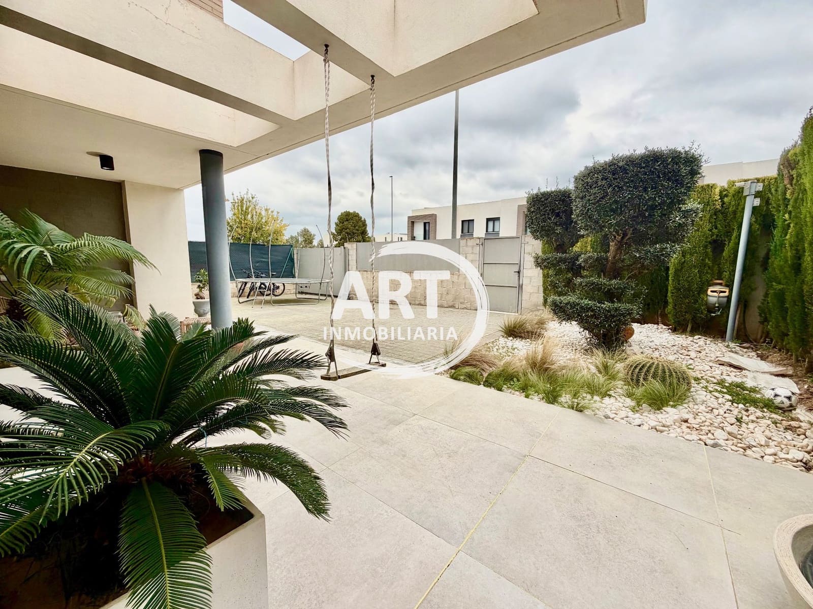 4 Zimmer Villa zu verkaufen in San Antonio de Benageber mit Pool Garage - 750.000 € (Ref: 9651223)