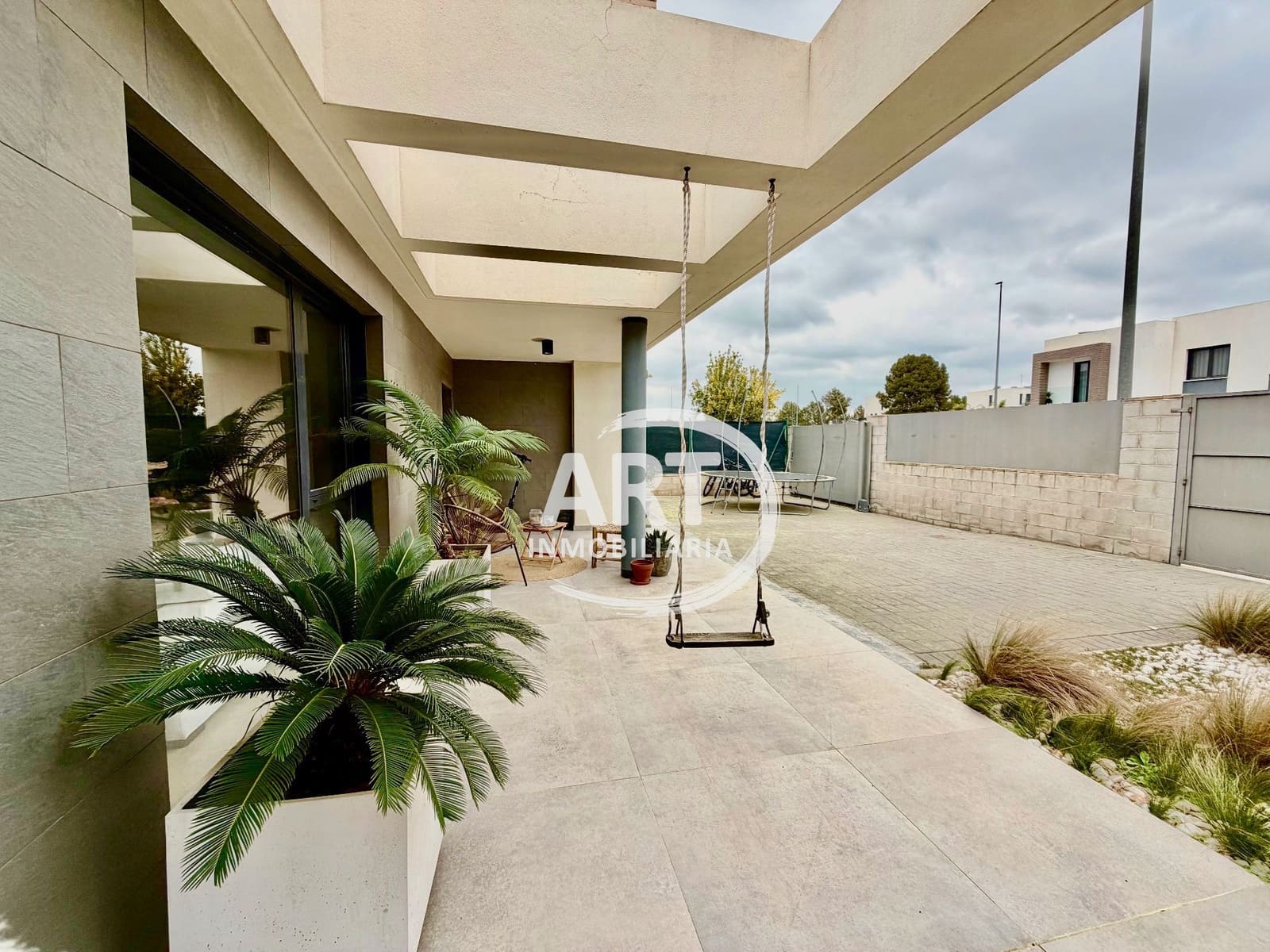 4 Zimmer Villa zu verkaufen in San Antonio de Benageber mit Pool Garage - 750.000 € (Ref: 9651223)