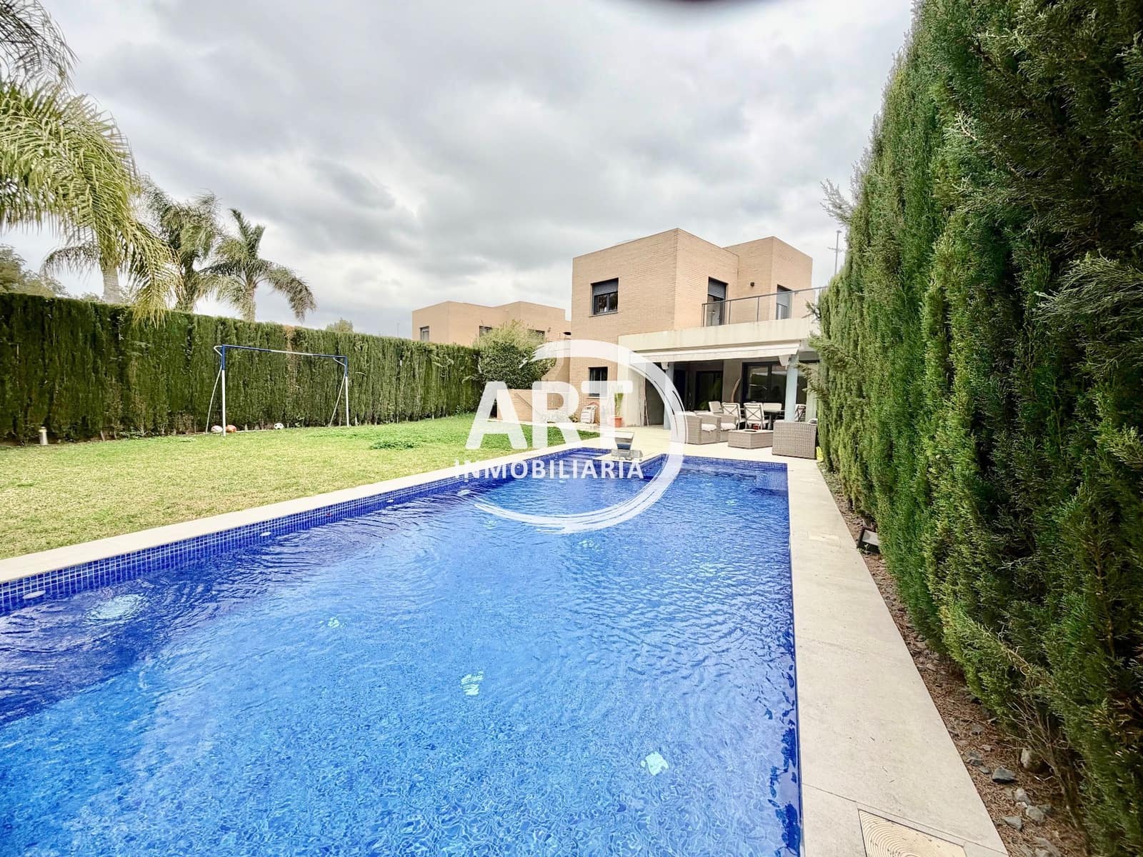 4 Zimmer Villa zu verkaufen in San Antonio de Benageber mit Pool Garage - 750.000 € (Ref: 9651223)