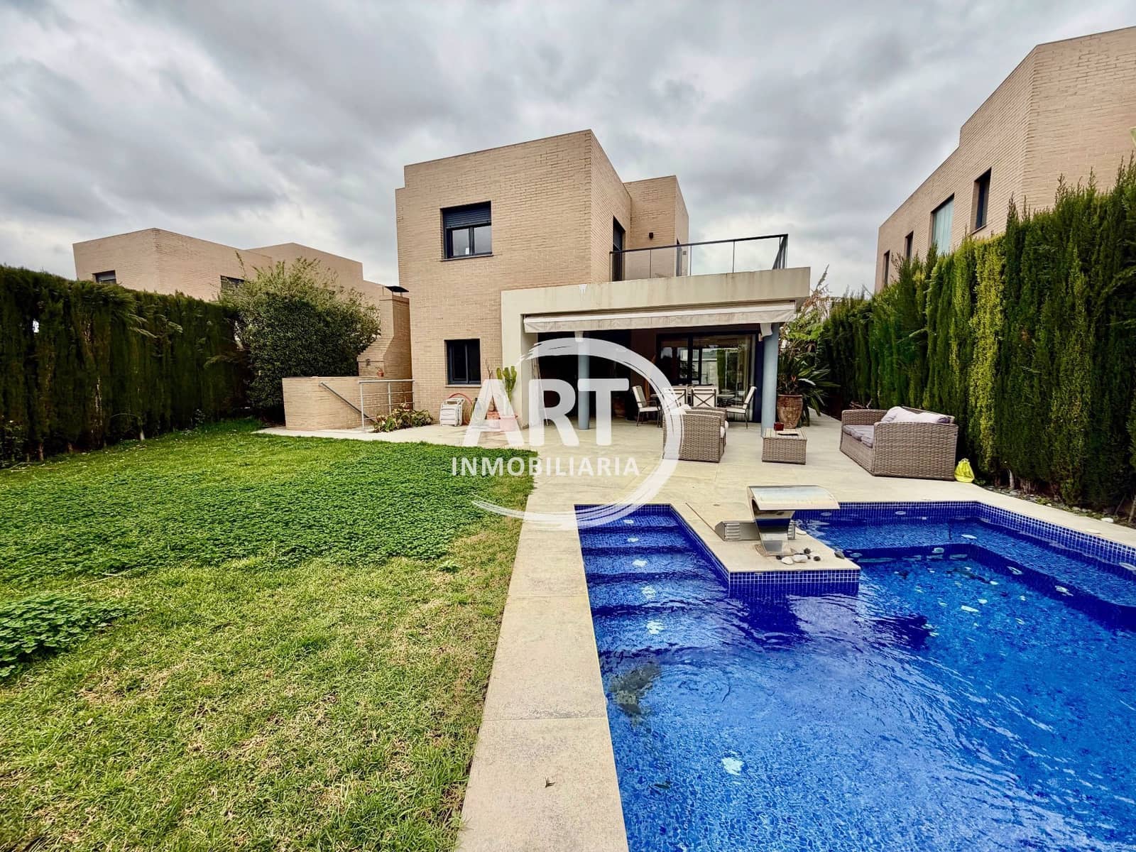 4 Zimmer Villa zu verkaufen in San Antonio de Benageber mit Pool Garage - 750.000 € (Ref: 9651223)
