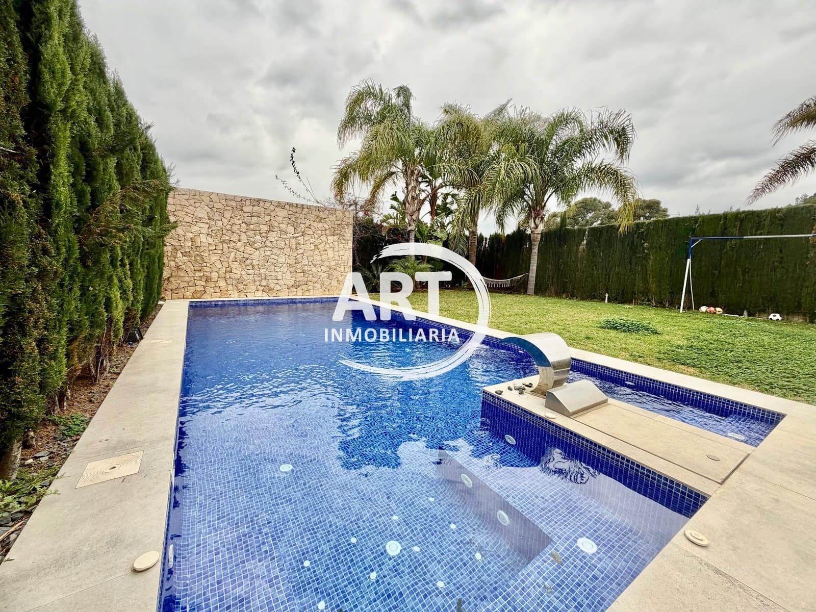 4 Zimmer Villa zu verkaufen in San Antonio de Benageber mit Pool Garage - 750.000 € (Ref: 9651223)