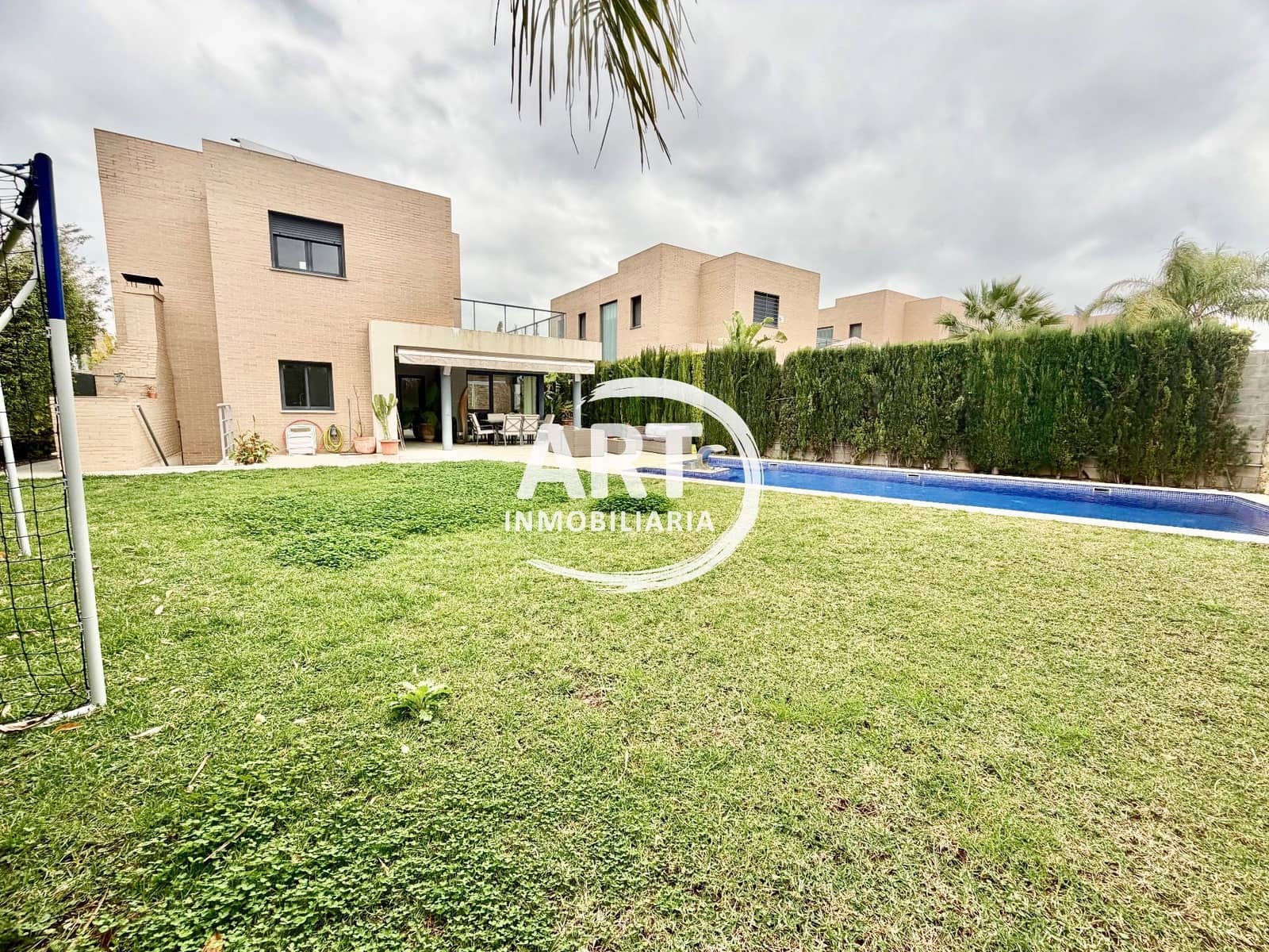 4 Zimmer Villa zu verkaufen in San Antonio de Benageber mit Pool Garage - 750.000 € (Ref: 9651223)