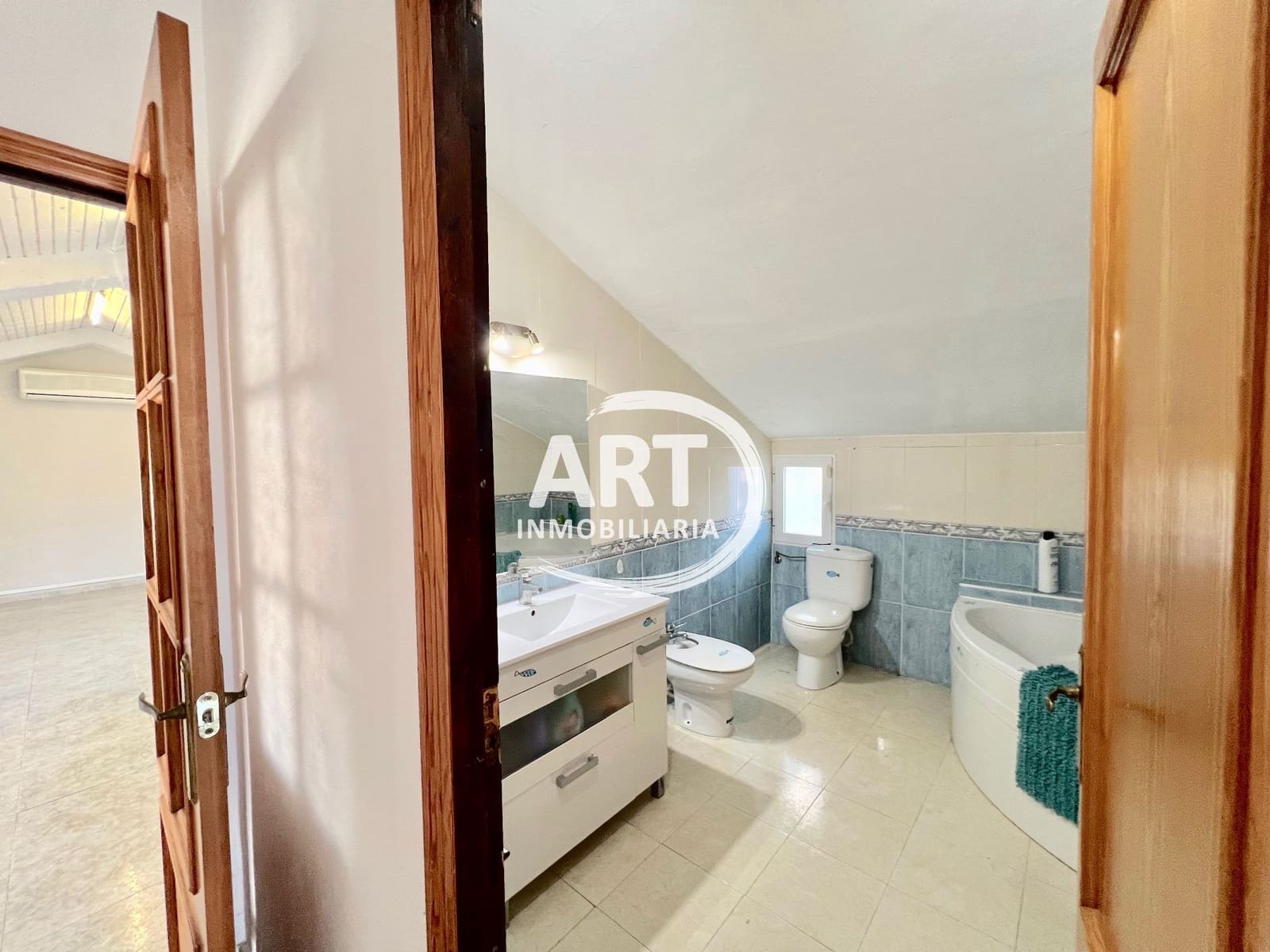 4 Zimmer Villa zu verkaufen in L'Eliana mit Pool Garage - 570.000 € (Ref: 9669928)