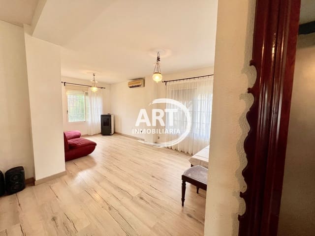 4 Zimmer Villa zu verkaufen in L'Eliana mit Pool Garage - 570.000 € (Ref: 9669928)