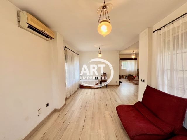 4 Zimmer Villa zu verkaufen in L'Eliana mit Pool Garage - 570.000 € (Ref: 9669928)