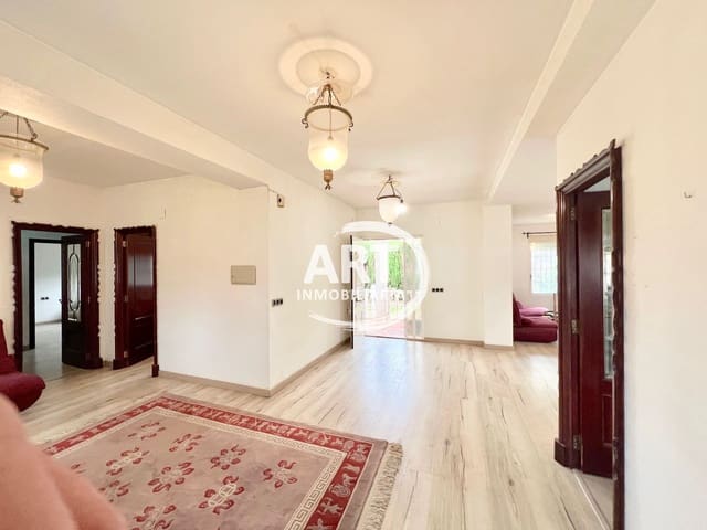 4 Zimmer Villa zu verkaufen in L'Eliana mit Pool Garage - 570.000 € (Ref: 9669928)