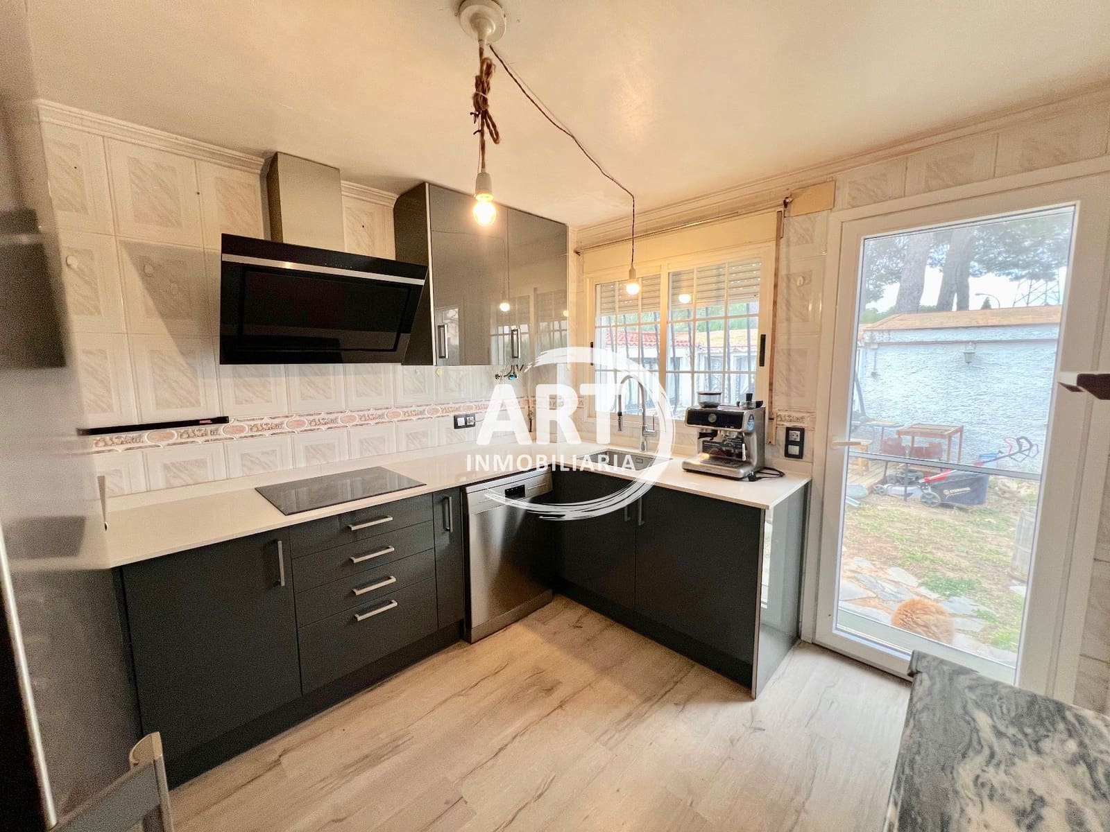 4 Zimmer Villa zu verkaufen in L'Eliana mit Pool Garage - 570.000 € (Ref: 9669928)