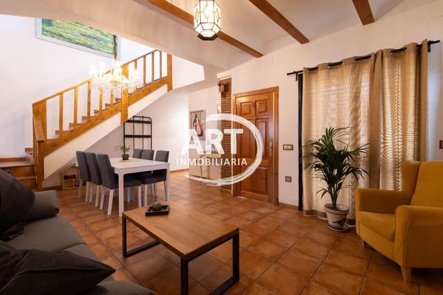 4 makuuhuone Huvila myytävänä paikassa L'Eliana mukana uima-altaan - 585 000 € (Ref: 9669929)