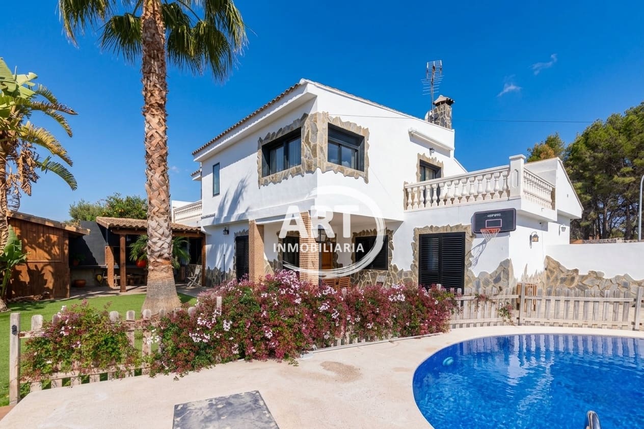 4 bedroom Villa for sale in L'Eliana with pool - € 585,000 (Ref: 9669929)