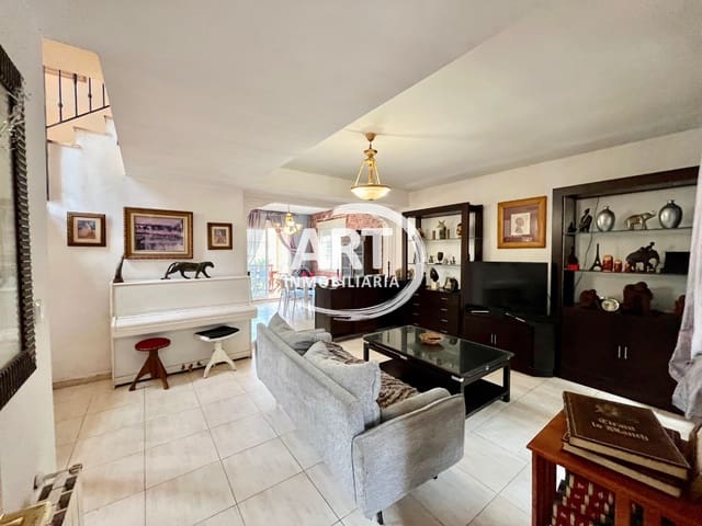 4 Zimmer Villa zu verkaufen in L'Eliana mit Pool Garage - 550.000 € (Ref: 9669930)