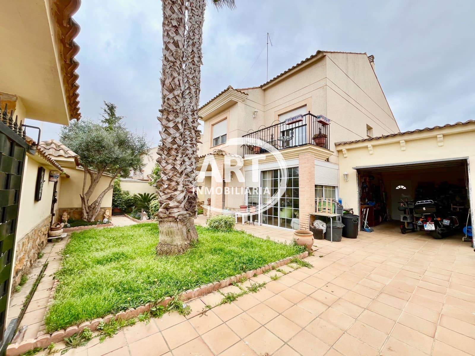 4 Zimmer Villa zu verkaufen in L'Eliana mit Pool Garage - 550.000 € (Ref: 9669930)