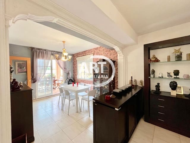 4 Zimmer Villa zu verkaufen in L'Eliana mit Pool Garage - 550.000 € (Ref: 9669930)