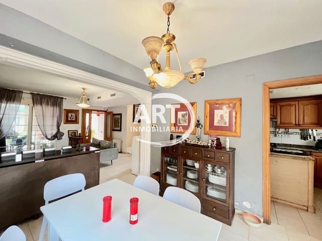 4 Zimmer Villa zu verkaufen in L'Eliana mit Pool Garage - 550.000 € (Ref: 9669930)