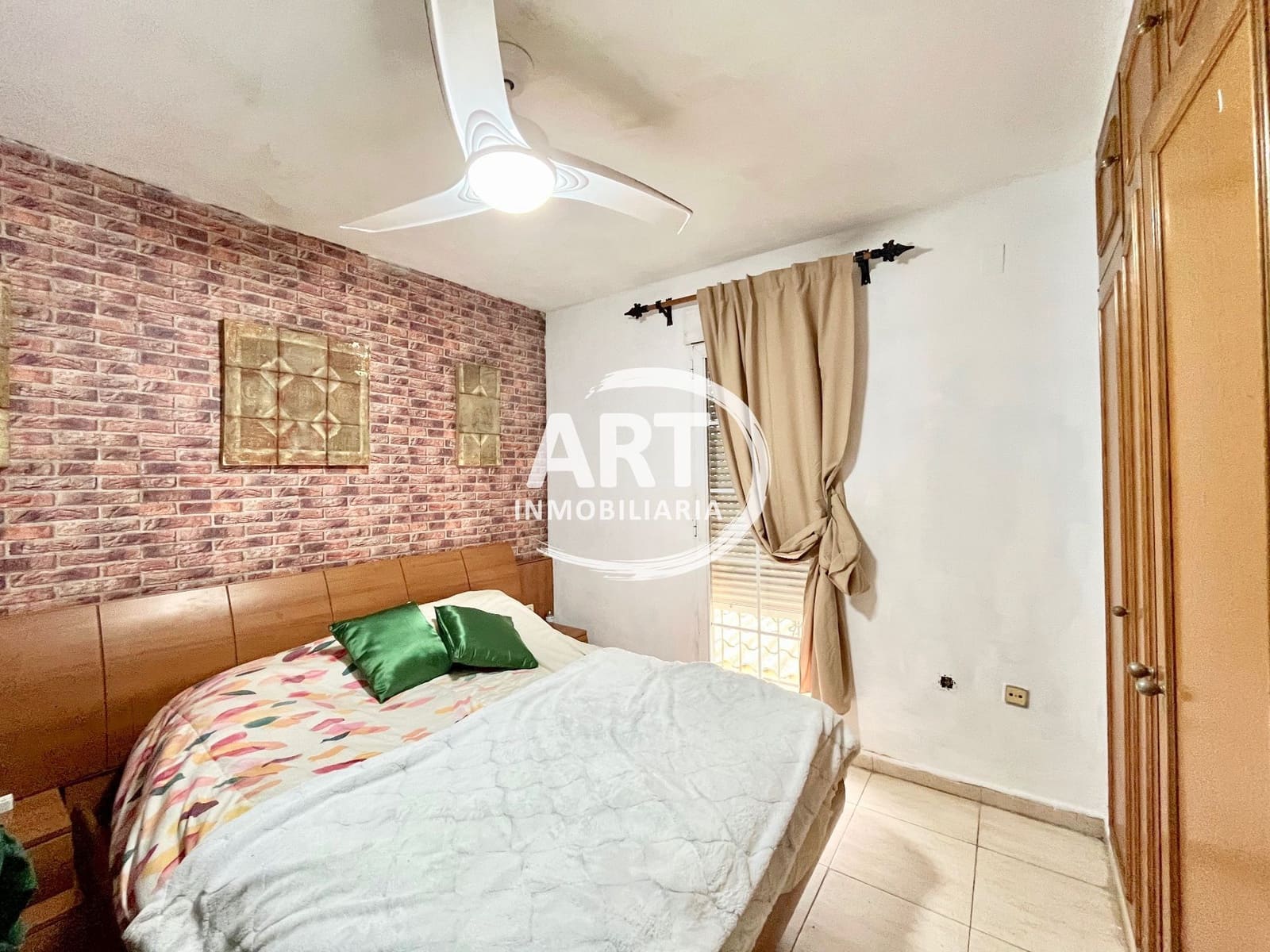 4 Zimmer Villa zu verkaufen in L'Eliana mit Pool Garage - 550.000 € (Ref: 9669930)