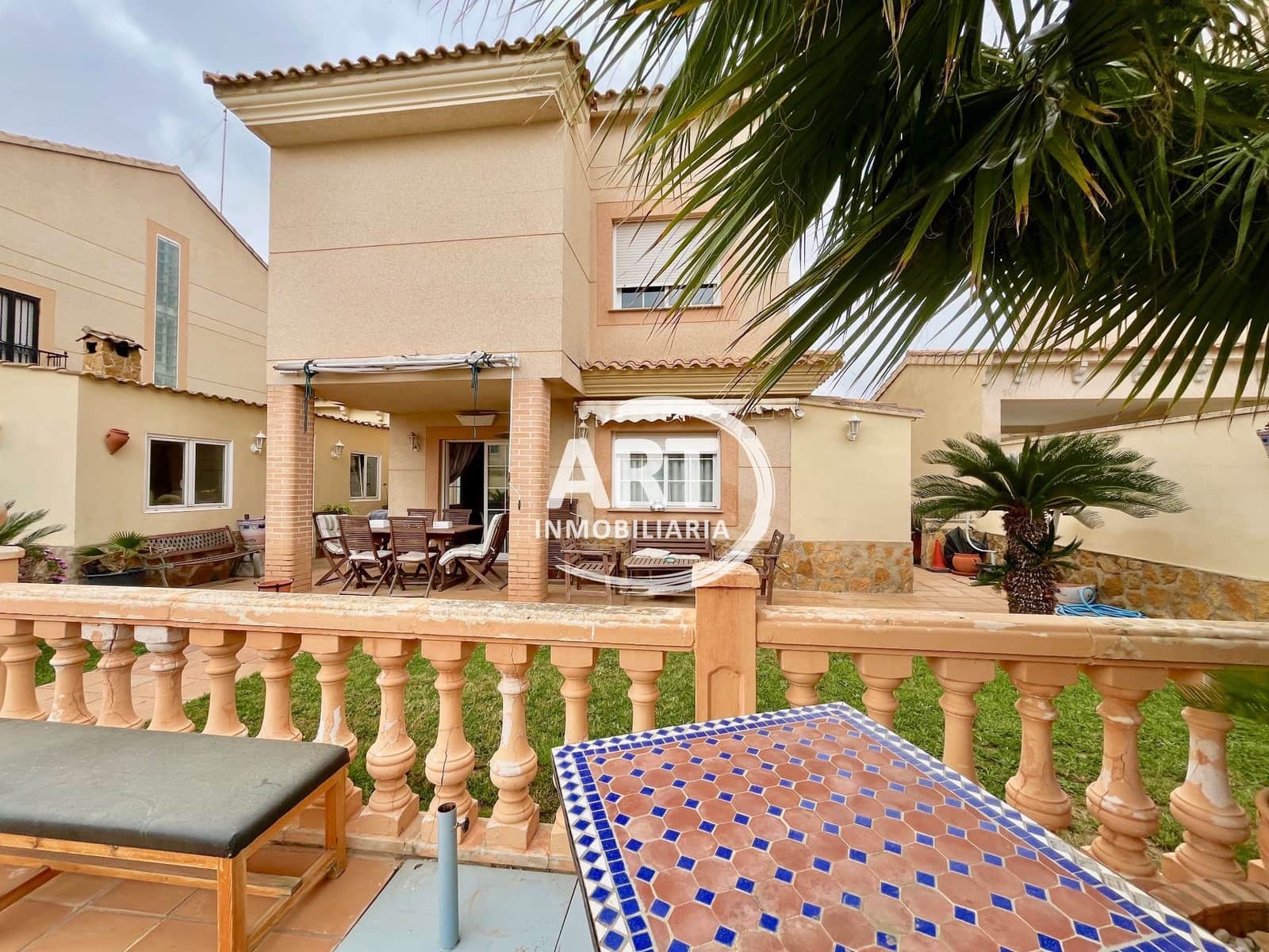 4 Zimmer Villa zu verkaufen in L'Eliana mit Pool Garage - 550.000 € (Ref: 9669930)