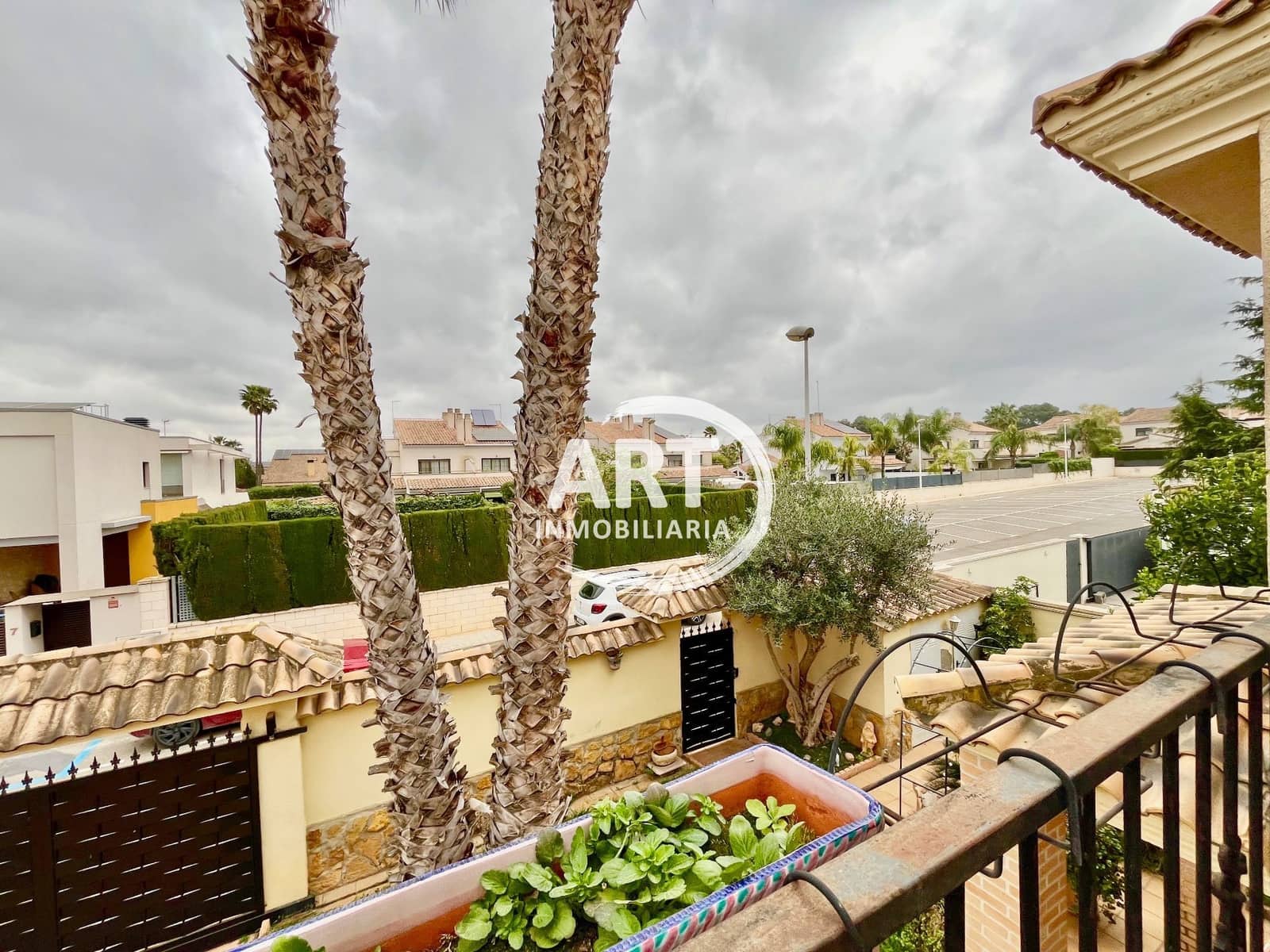 4 Zimmer Villa zu verkaufen in L'Eliana mit Pool Garage - 550.000 € (Ref: 9669930)