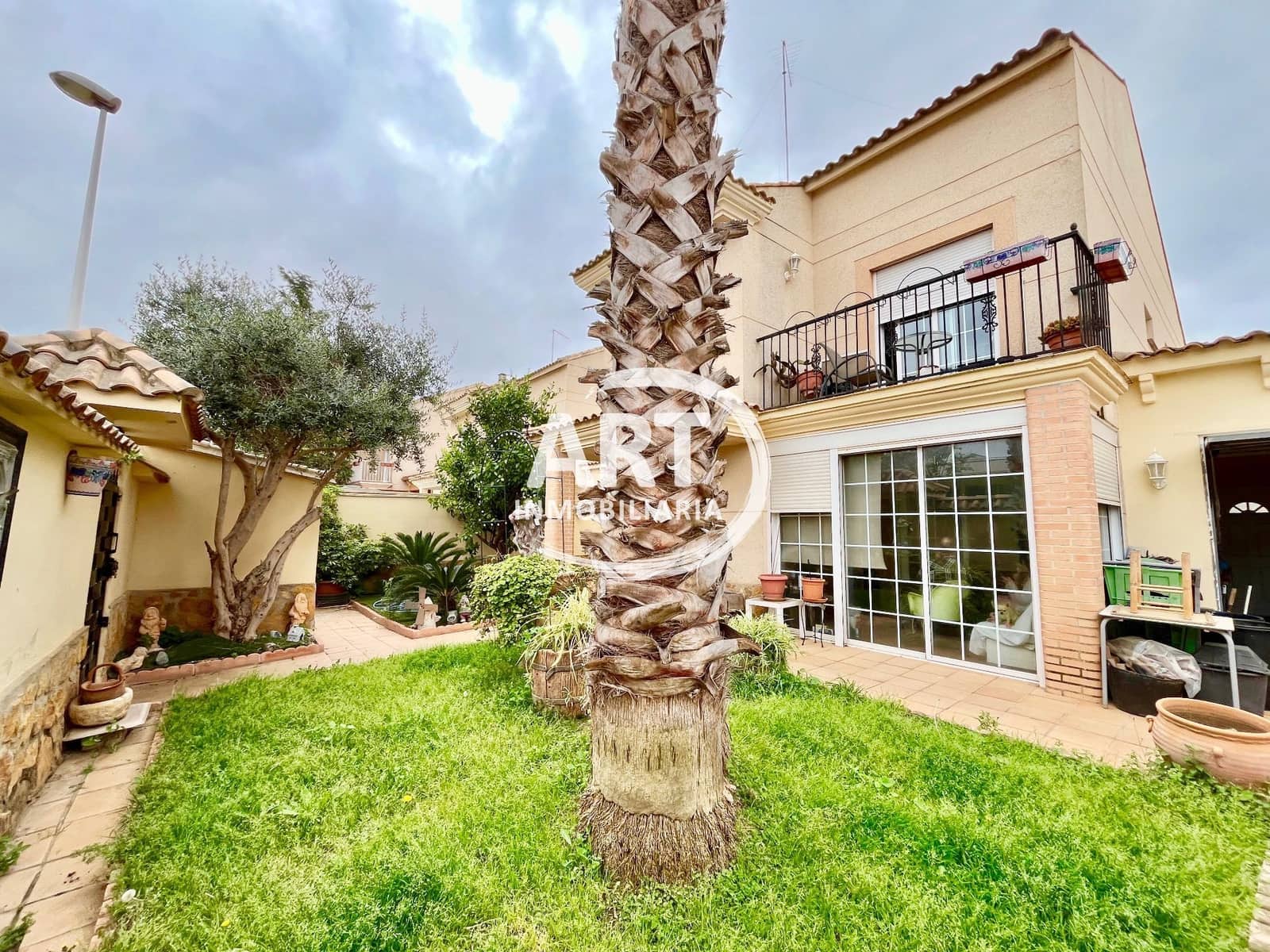 4 Zimmer Villa zu verkaufen in L'Eliana mit Pool Garage - 550.000 € (Ref: 9669930)