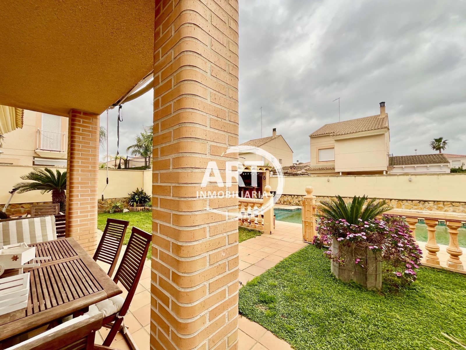 4 Zimmer Villa zu verkaufen in L'Eliana mit Pool Garage - 550.000 € (Ref: 9669930)