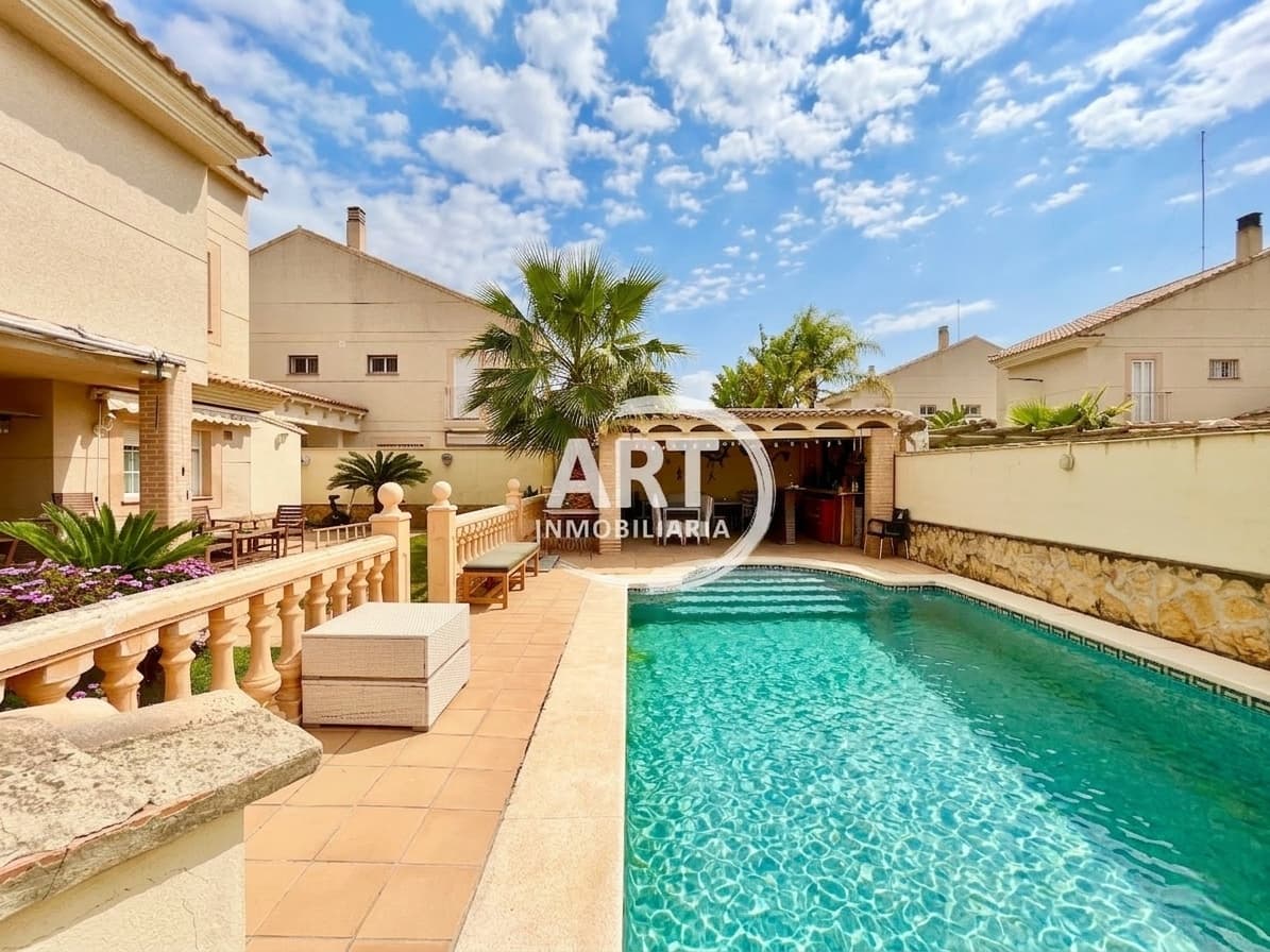 4 bedroom Villa for sale in L'Eliana with pool garage - € 550,000 (Ref: 9669930)