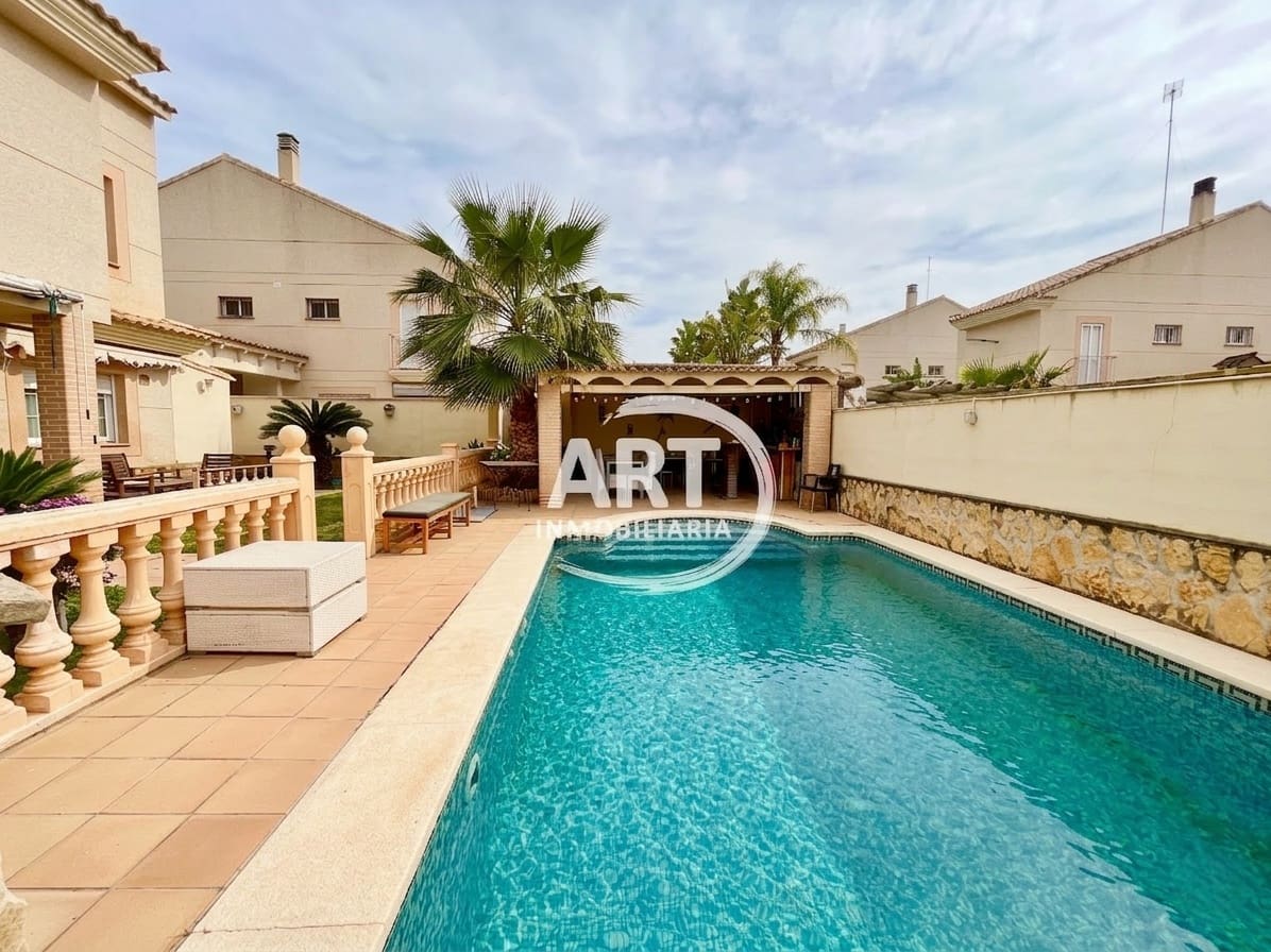 4 bedroom Villa for sale in L'Eliana with pool garage - € 550,000 (Ref: 9669930)