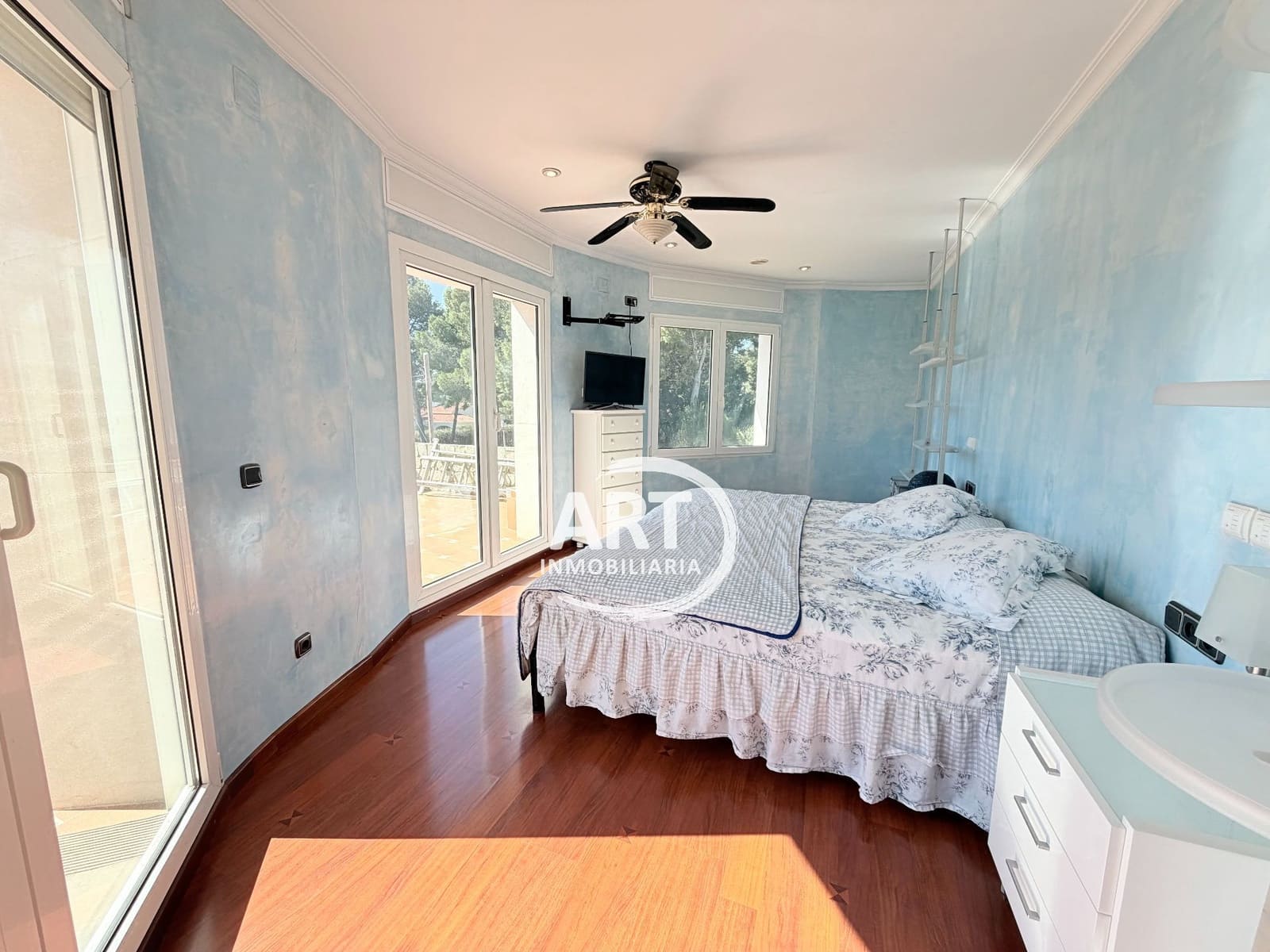 5 soverom Villa til salgs i Serra med svømmebasseng garasje - € 790 000 (Ref: 9679462)