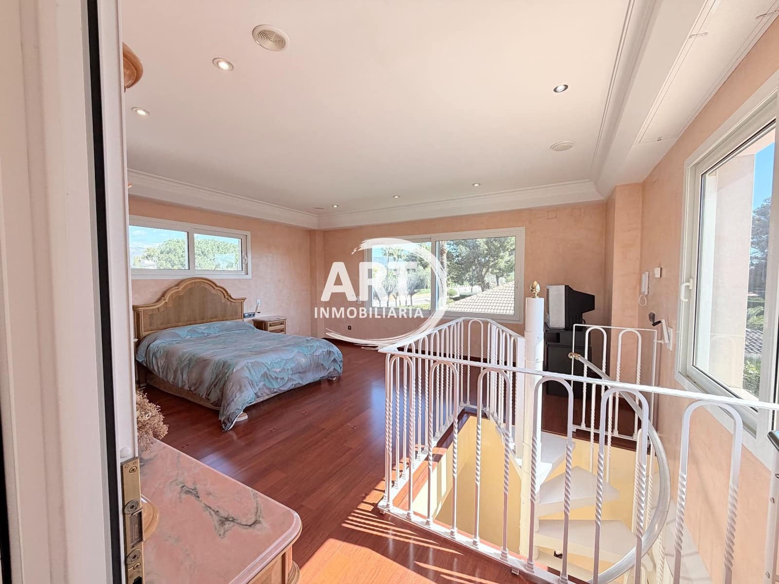 5 soverom Villa til salgs i Serra med svømmebasseng garasje - € 790 000 (Ref: 9679462)