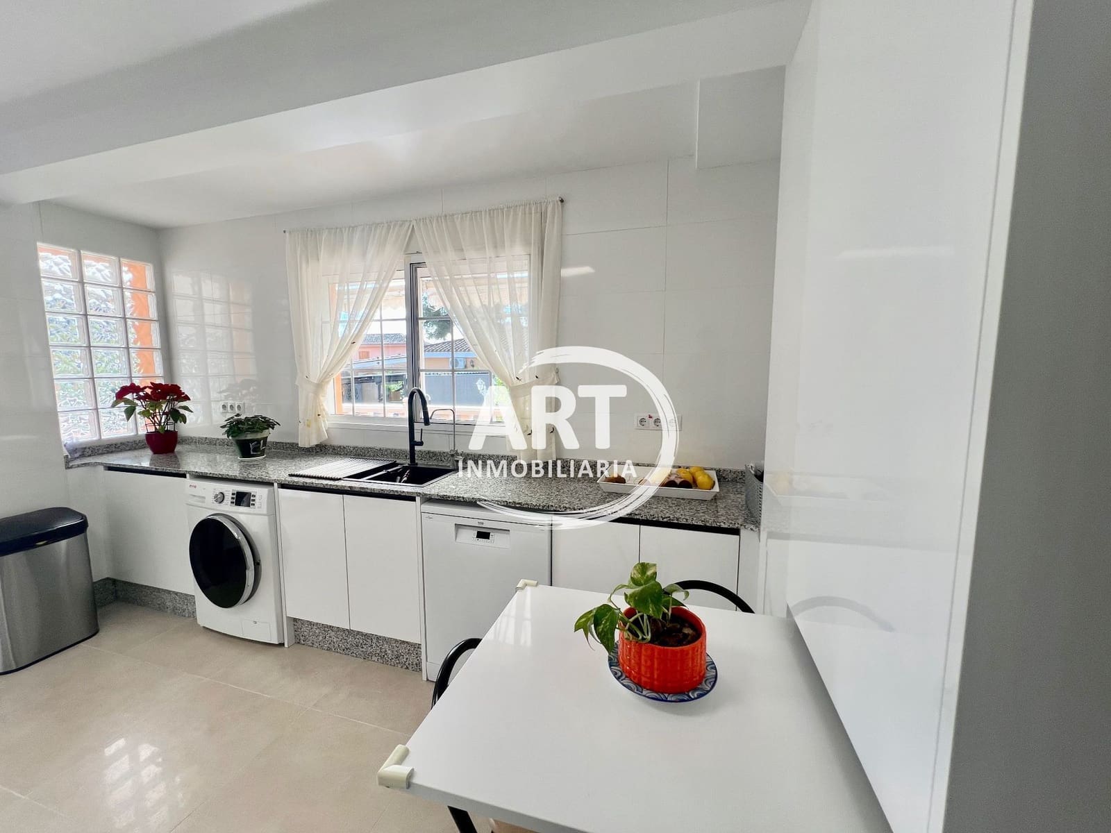 3 sypialnia Willa na sprzedaż w Serra z basenem garażem - 550 000 € (Ref: 9679463)