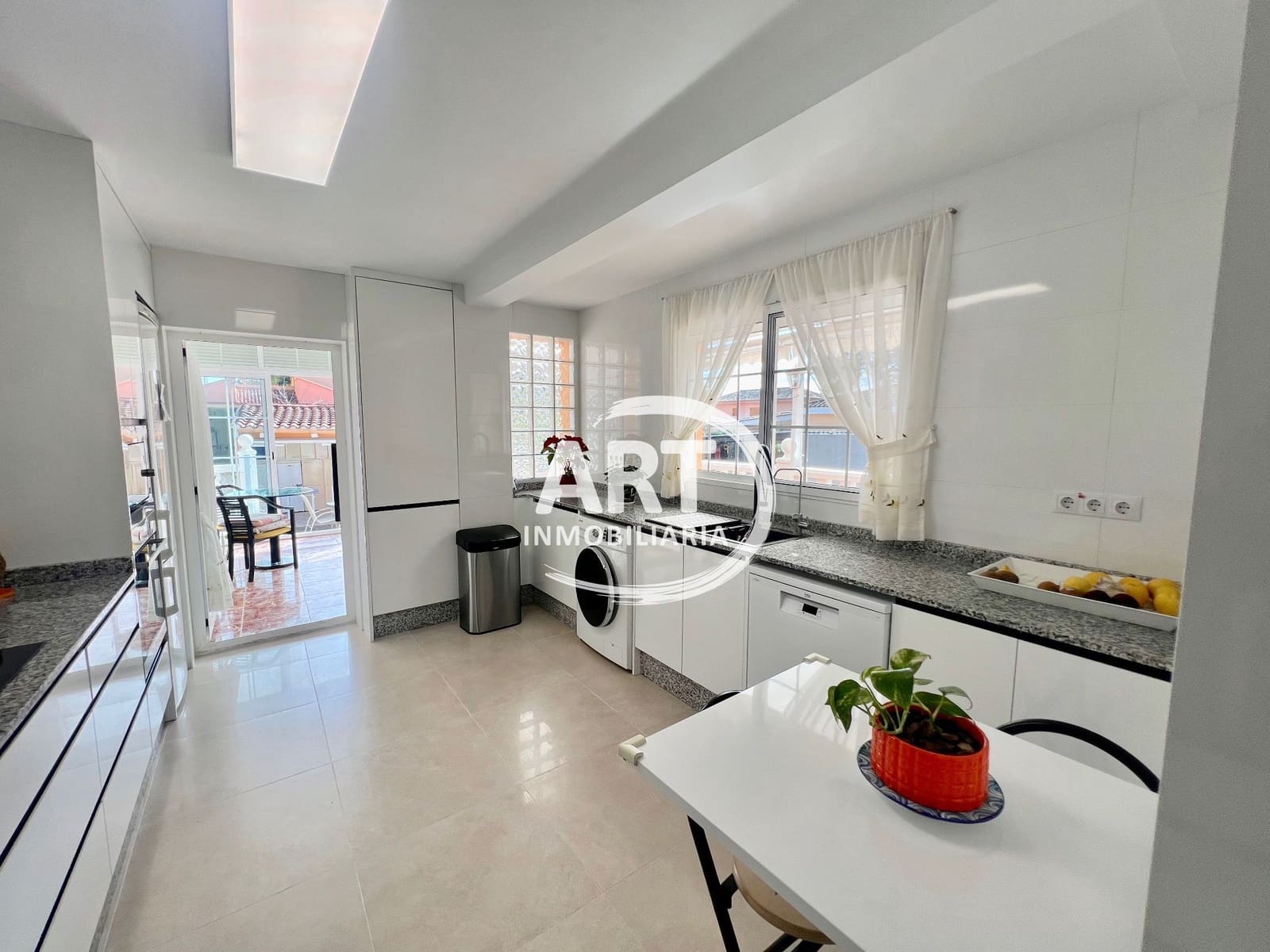 3 sypialnia Willa na sprzedaż w Serra z basenem garażem - 550 000 € (Ref: 9679463)