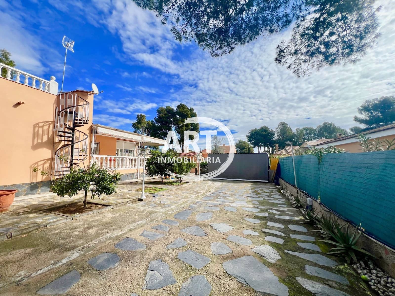 3 sypialnia Willa na sprzedaż w Serra z basenem garażem - 550 000 € (Ref: 9679463)