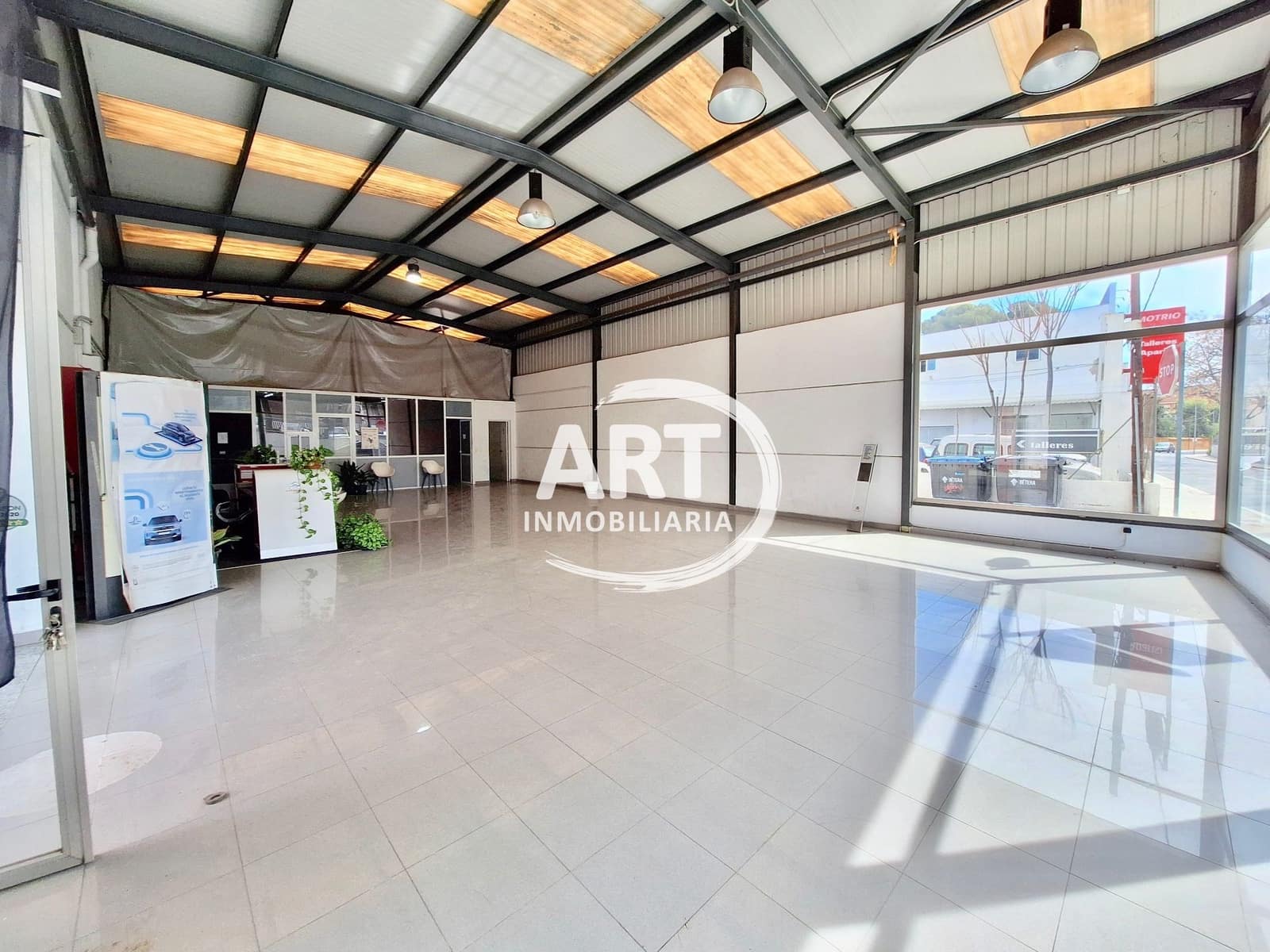 Erhverv til salg i Betera - € 1.750.000 (Ref: 9694696)