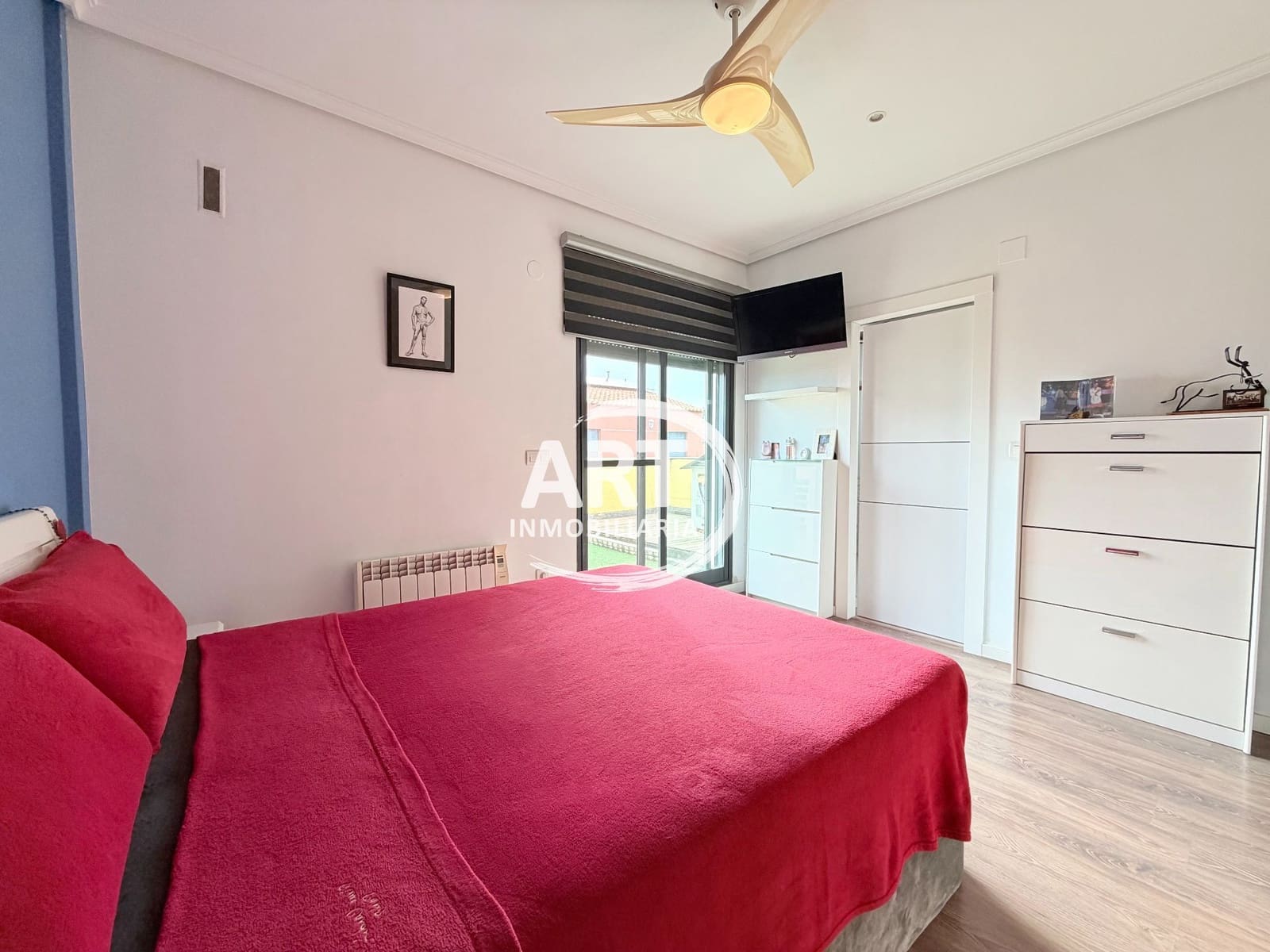 4 bedroom Villa for sale in Chiva with garage - € 595,000 (Ref: 9700429)