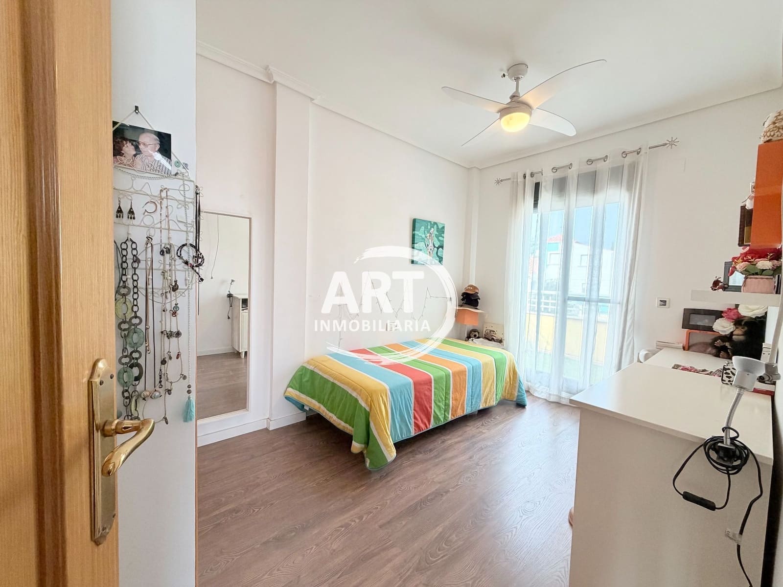 4 bedroom Villa for sale in Chiva with garage - € 595,000 (Ref: 9700429)